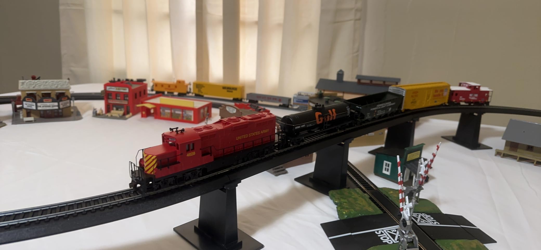 Walthers Trainline EMD GP9M-Standard DC-United States Army #4628 931-458 HO Scale Model Railroad - Locomotive Model customer photo 1