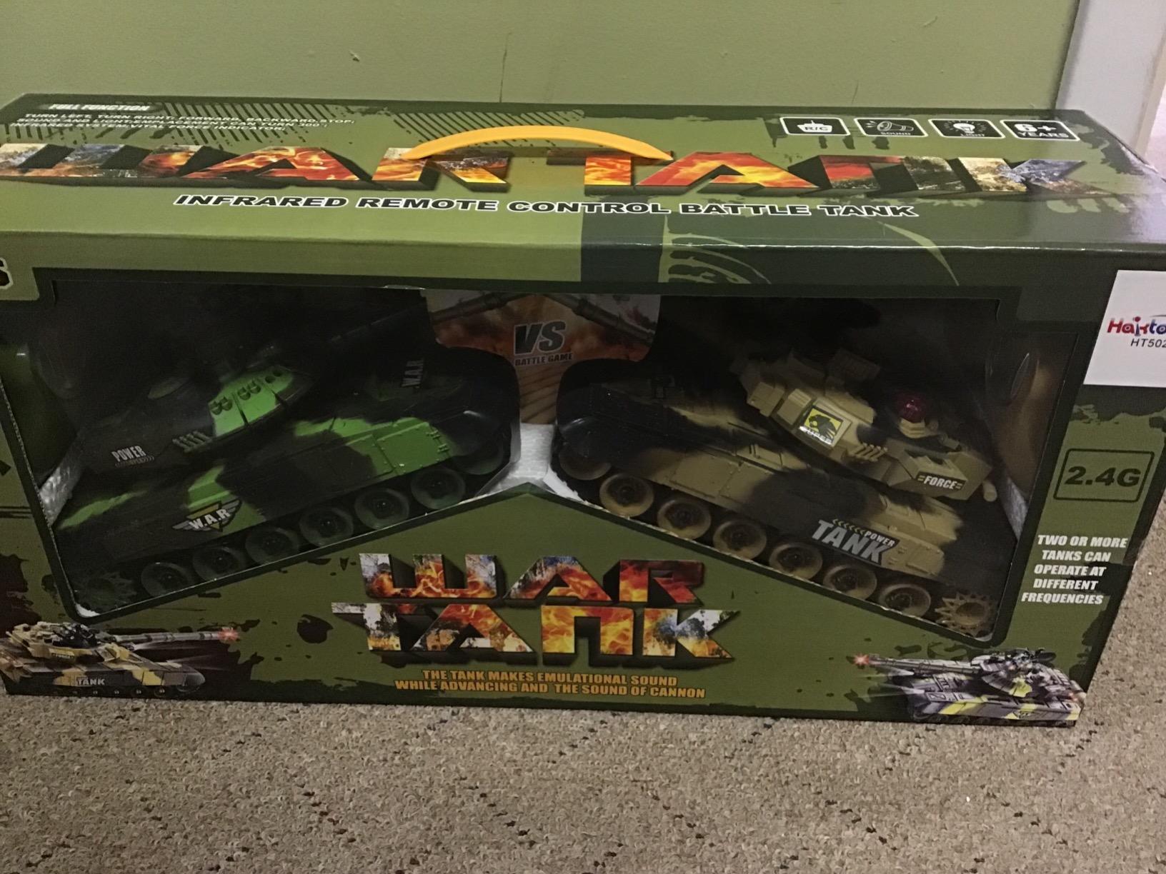 Haktoys 2-Pack RC Battle Tank Set - 1:24 Scale Remote Control Military Fighting Tanks with Lights, Realistic Sounds & Life Indicators customer photo 1