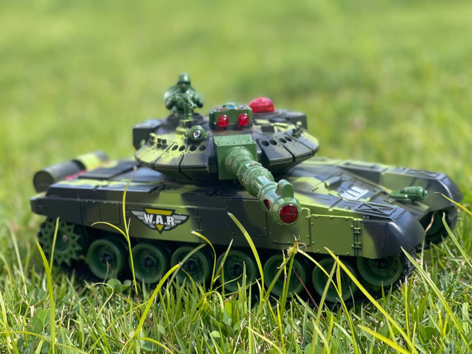 Haktoys 2-Pack RC Battle Tank Set - 1:24 Scale Remote Control Military Fighting Tanks with Lights, Realistic Sounds & Life Indicators | Radio Control Army Toy for Kids & Adults customer photo 4