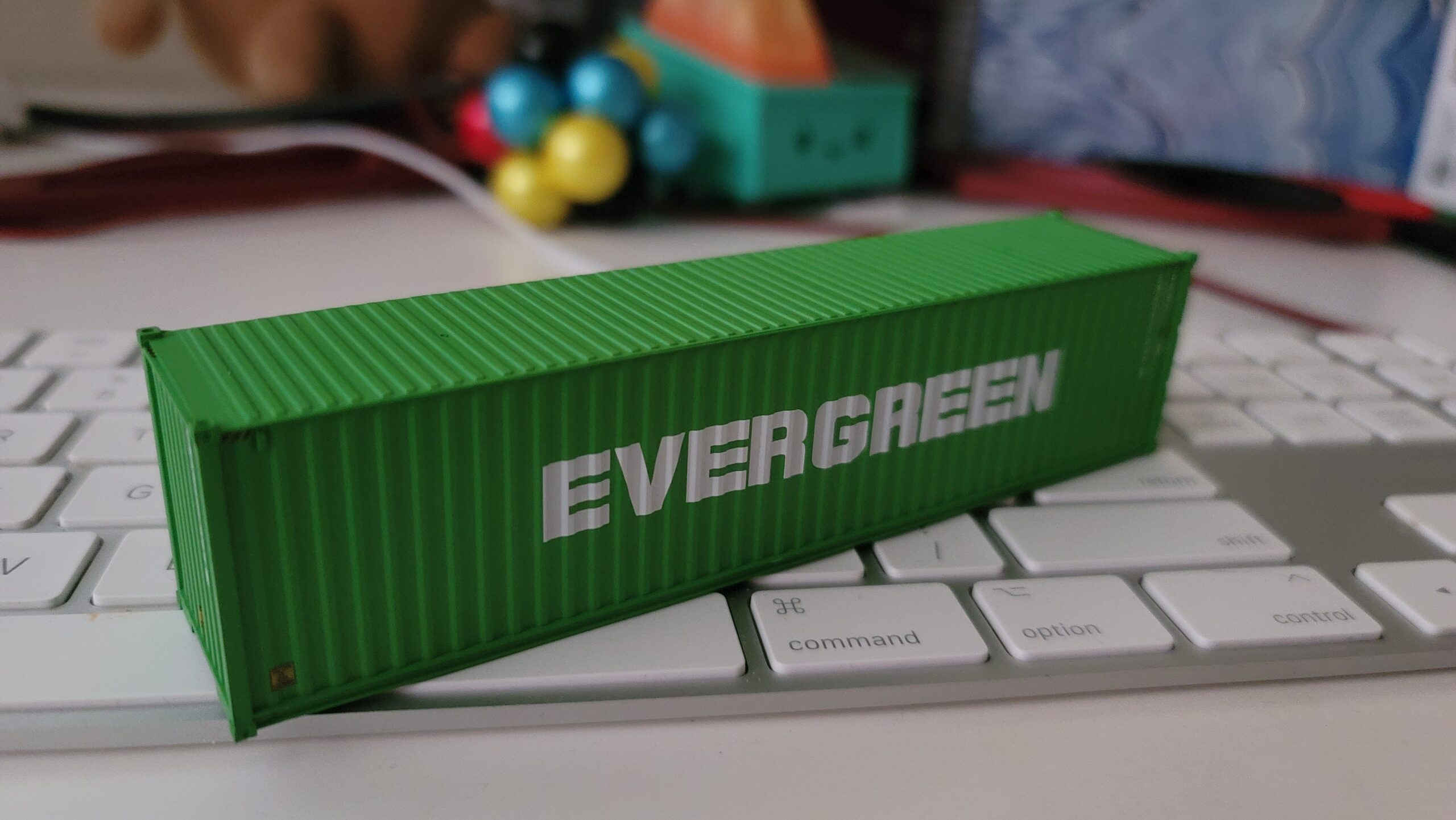 Walthers SceneMaster 40' Hi-Cube Corrugated-Side Container-Matson (Gray, Blue) 949-8263 HO Scale Model Railroad - Freight Model customer photo 2