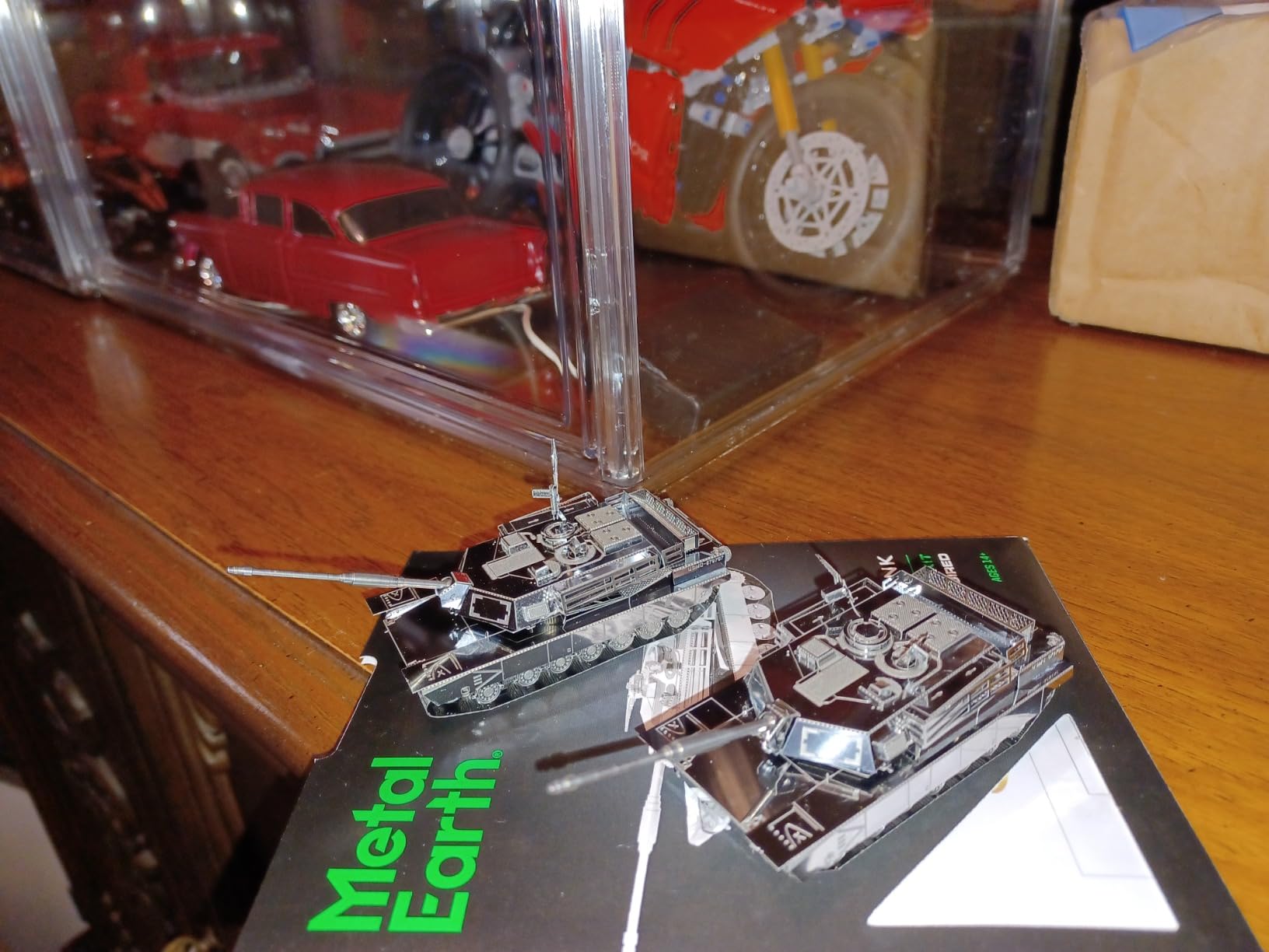 Metal Earth M1 Abrams Tank 3D Metal Model Kit Fascinations customer photo 1