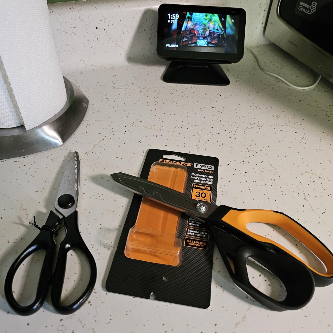 Fiskars Pro PowerArc Shop Shears, Heavy Duty Stainless Steel Scissor, Industrial Grade Tool for Building and Construction, 10 in, Orange/Black customer photo 1