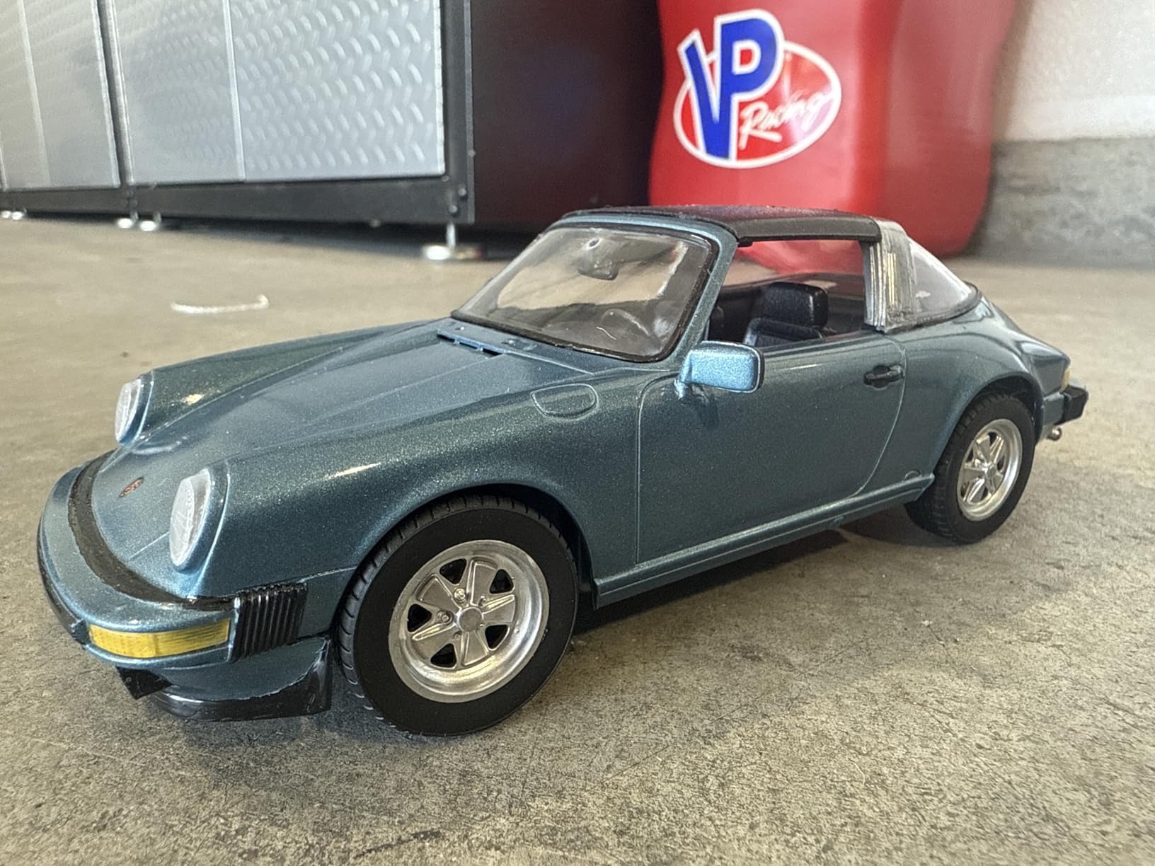 Level 4 Model Kit Porsche 911 Carrera 3.2 Targa 2-in-1 Kit 1/24 Scale Model customer photo 1