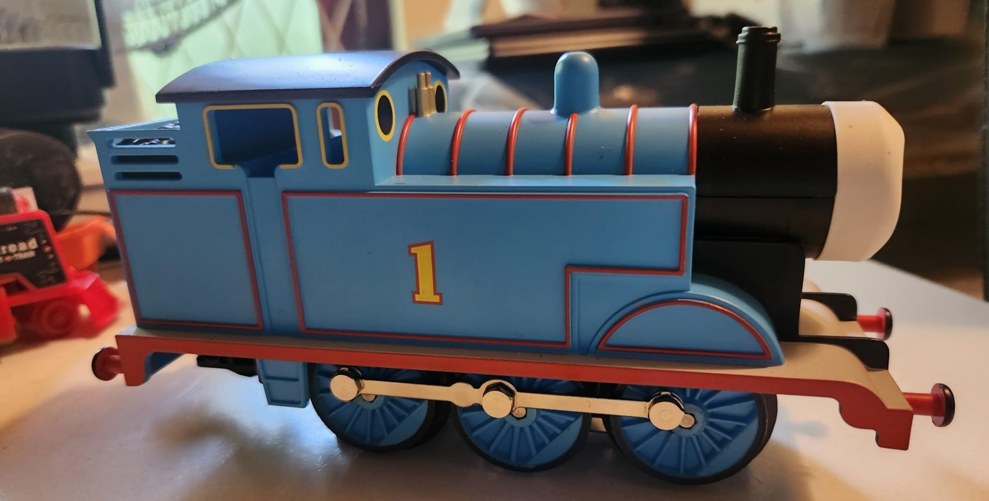 Lionel Thomas & Friends Electric O Gauge Bluetooth Train Set with Remote customer photo 1