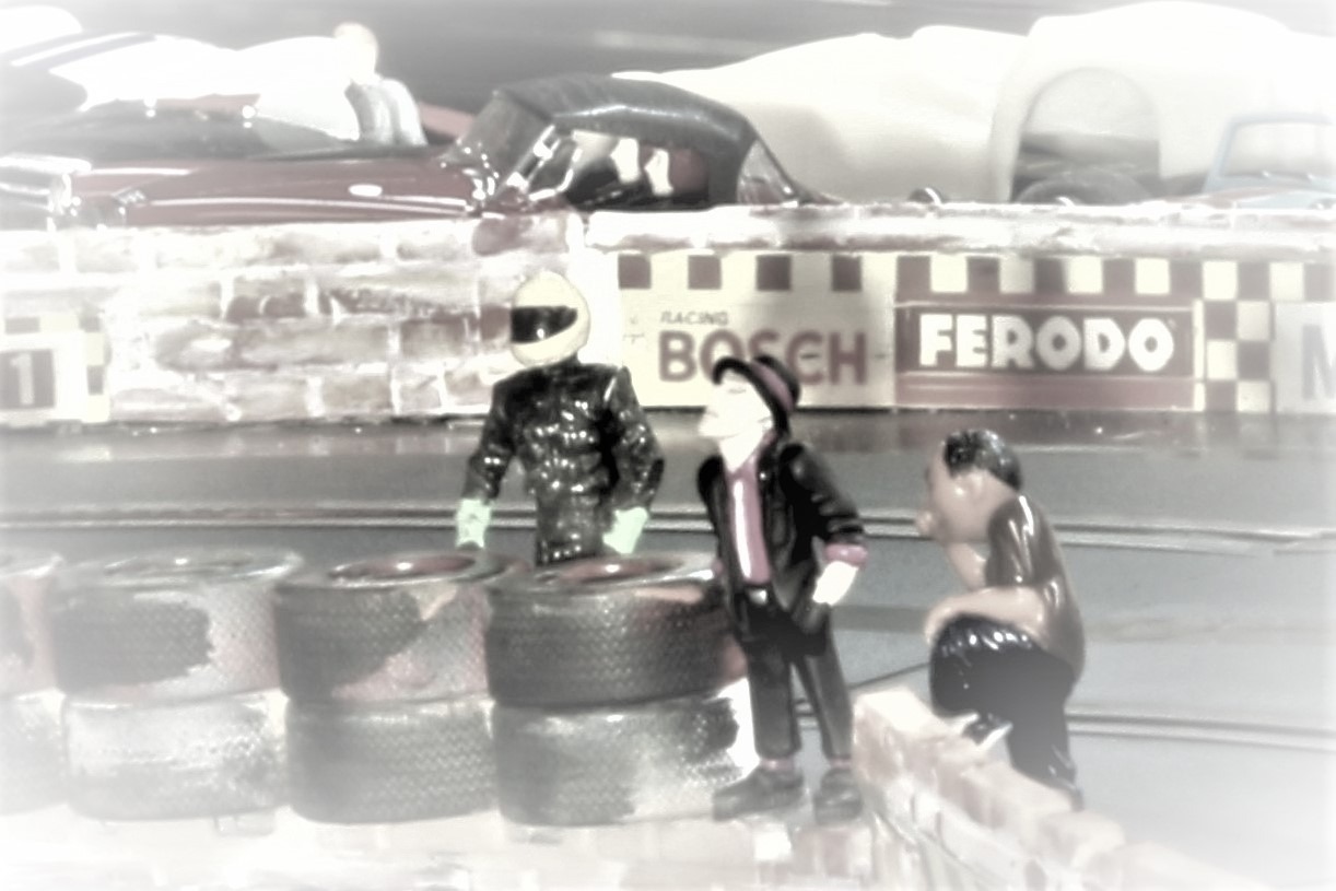 Carrera 20021130 21130 Tire Stacks Guardrail Wall for Digital 124/132/Evolution Slot Car Tracks Realistic Scenery Add On Parts Accessory, White Red customer photo 1