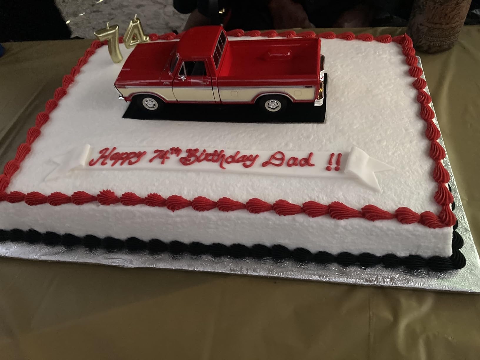 Motormax 1979 Ford F-150 Pickup Truck 2 Tone Red/Cream 1/24 Model Car 79346 customer photo 1