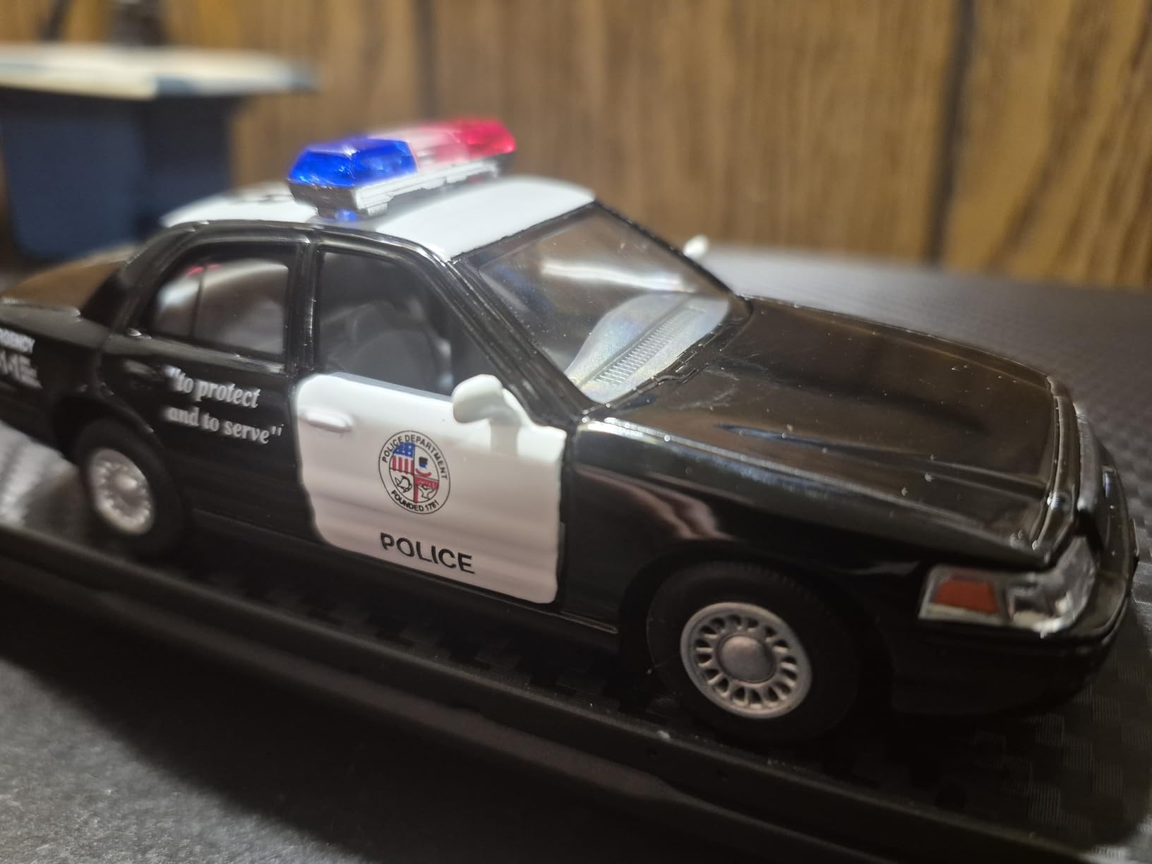 KiNSMART Ford Crown Victoria 1:42 Scale 5
