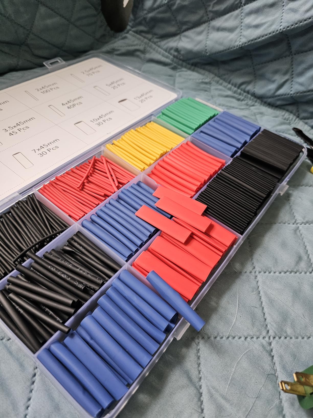 Eventronic 600PCS Heat Shrink Tubing 2:1, Electrical Wire Cable Wrap Assortment Electric Insulation Heat Shrink Tube Kit with Box(5 colors/12 Sizes), Black, Red, Blue, Yellow, Green customer photo 2