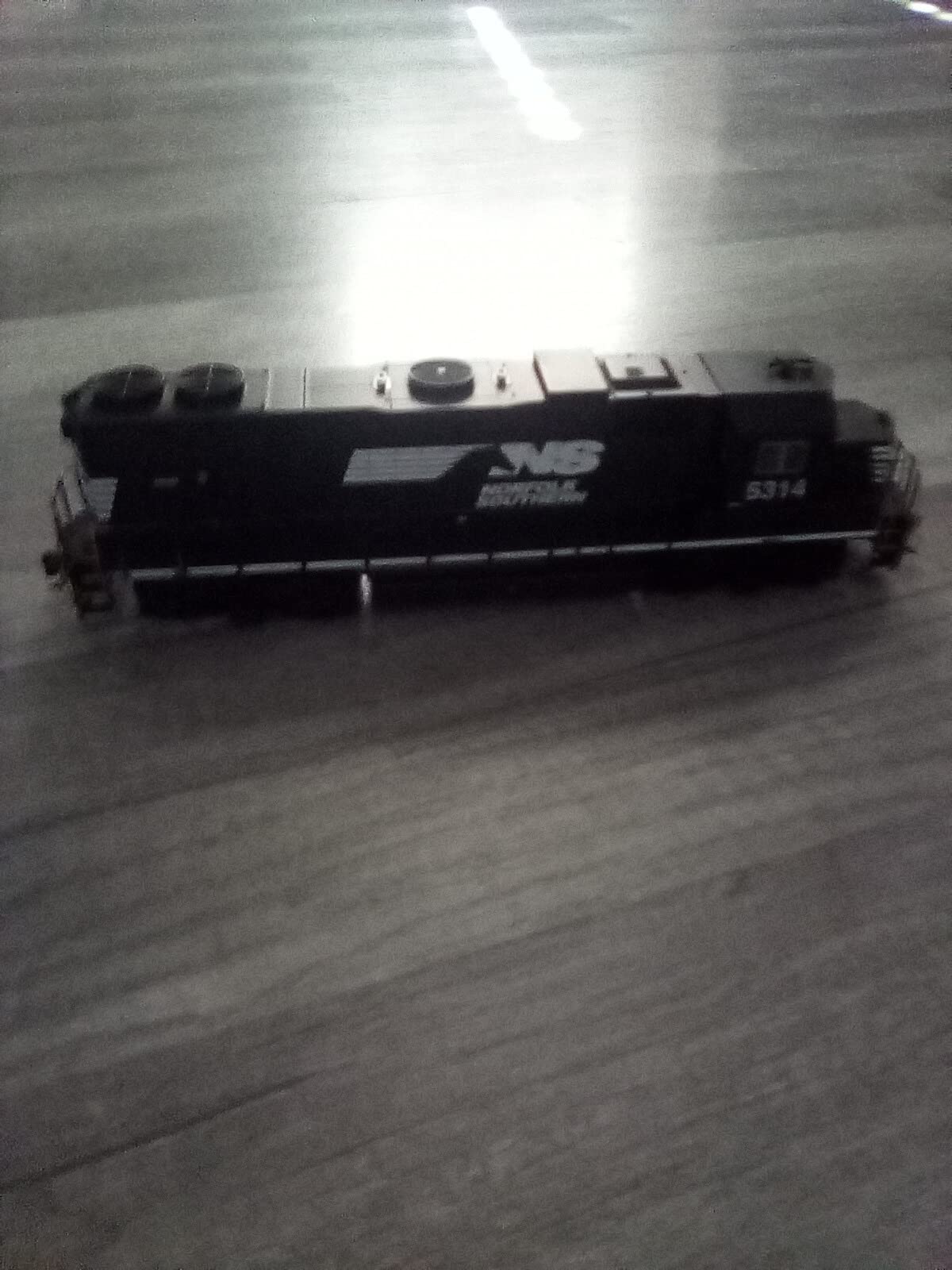 Bachmann Trains EMD SD40-2 Dcc Ready Diesel Locomotive Norfolk Southern #6160 (Thoroughbred) - HO Scale, Prototypical Black customer photo 1