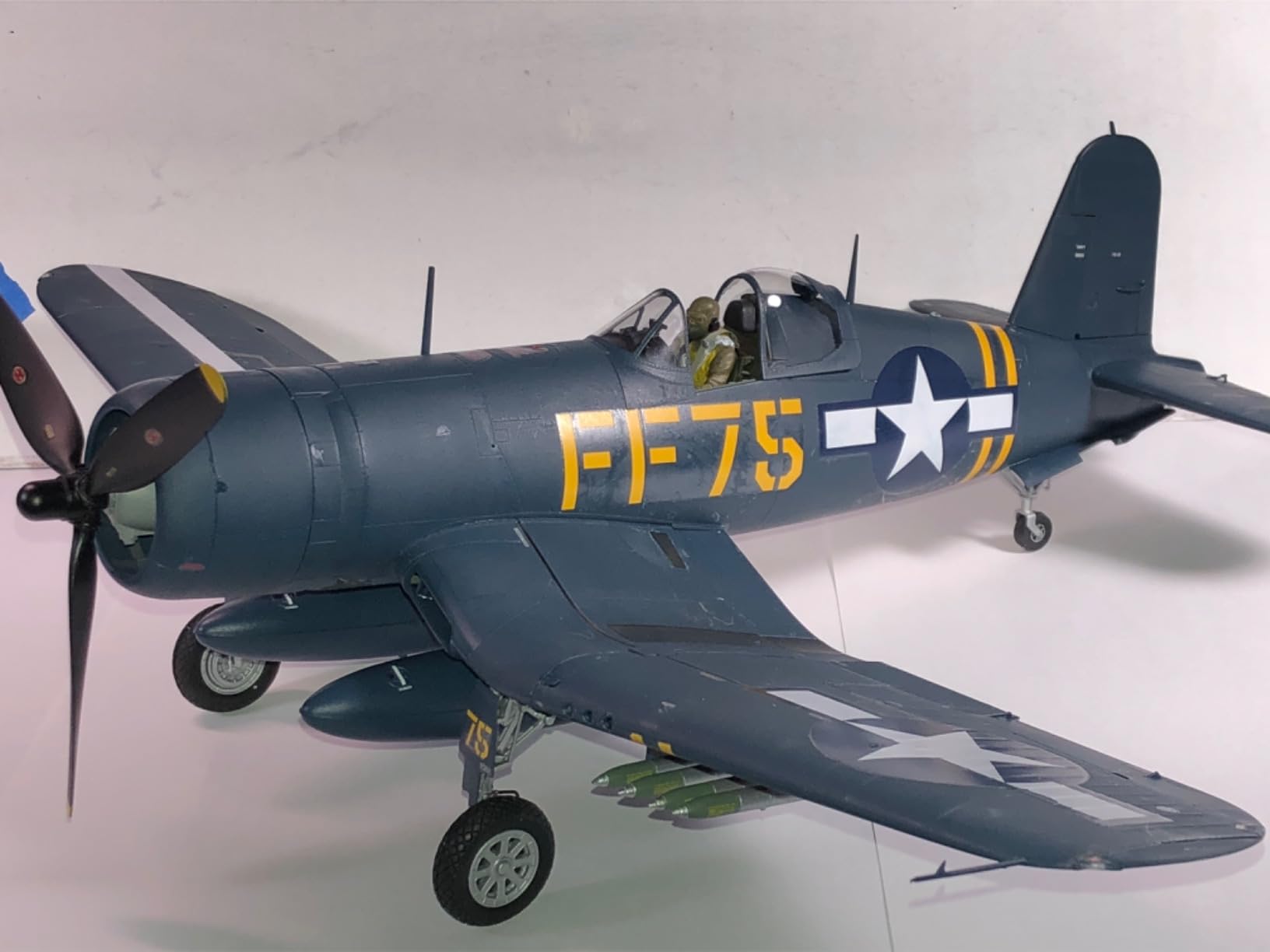 TAMIYA 60327 1/32 Vought F4U-1D Corsair Plastic Model Airplane Kit customer photo 1