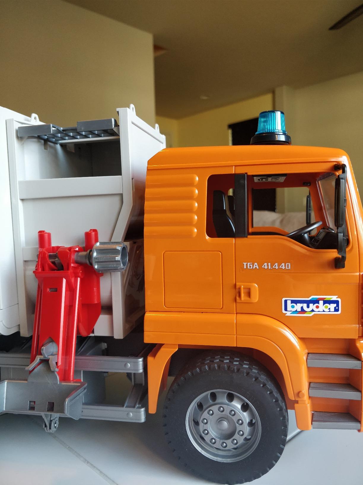 Bruder Toys 03761 Man TGS Side Loading Garbage Truck customer photo 1