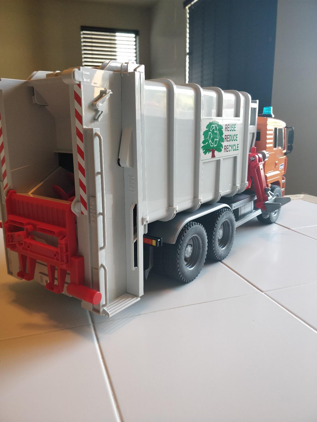 Bruder Toys 03761 Man TGS Side Loading Garbage Truck customer photo 2