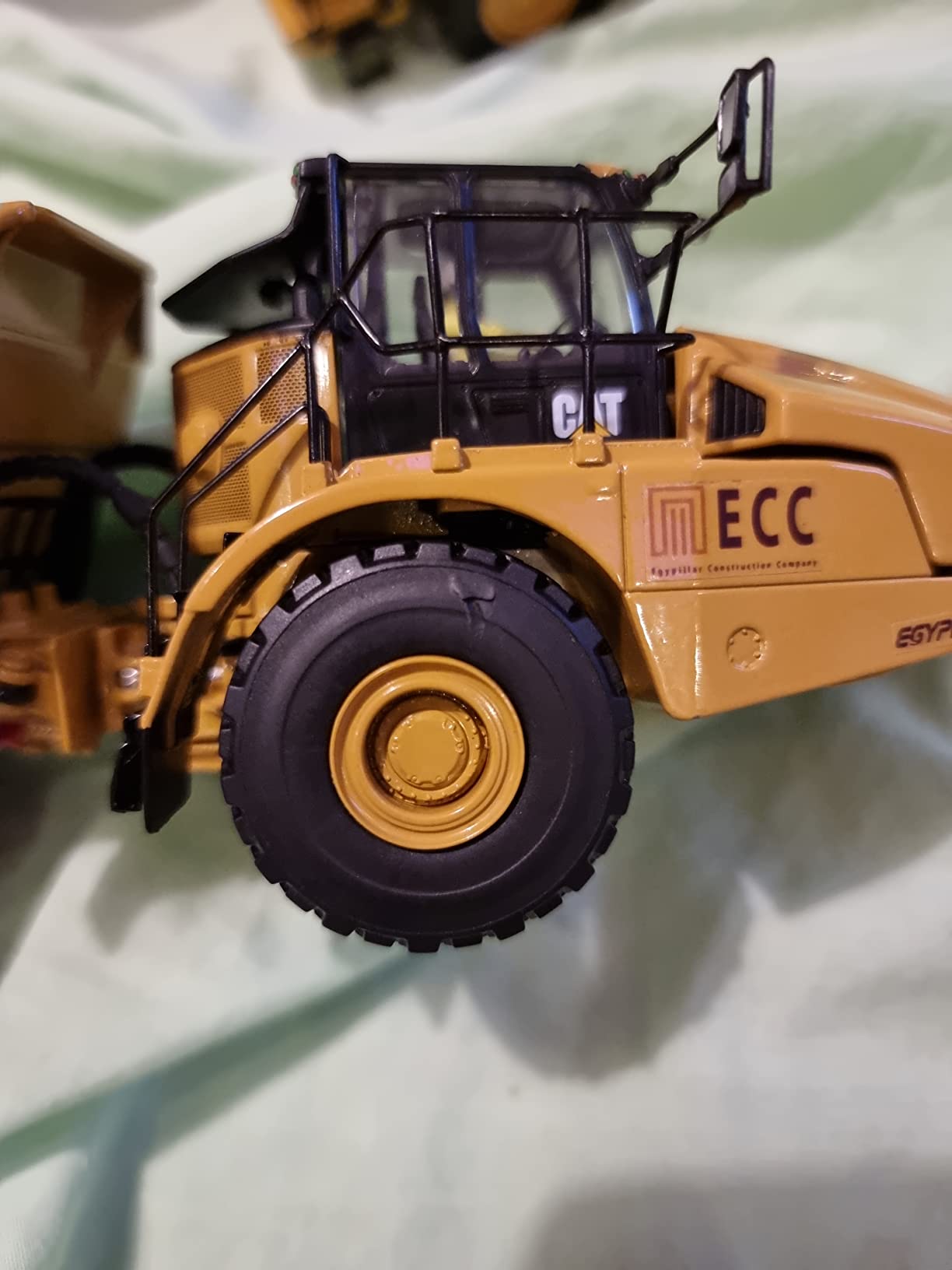 Diecast Masters 1:50 Caterpillar 745 Articulated Dump Truck | High Line Series Cat Trucks & Construction Equipment Scale Model Collectible 85528 customer photo 1