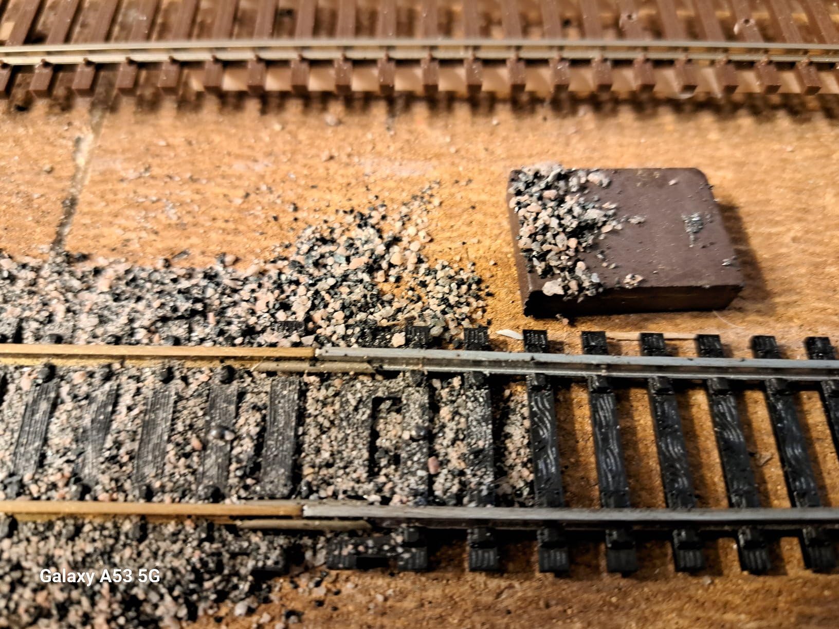 Buddingco Model Railroad - Train Ballast - Authentic Limestone Ballast Gray Blend - Fast Set Net Wt 10 lbs./4.54 kg customer photo 2