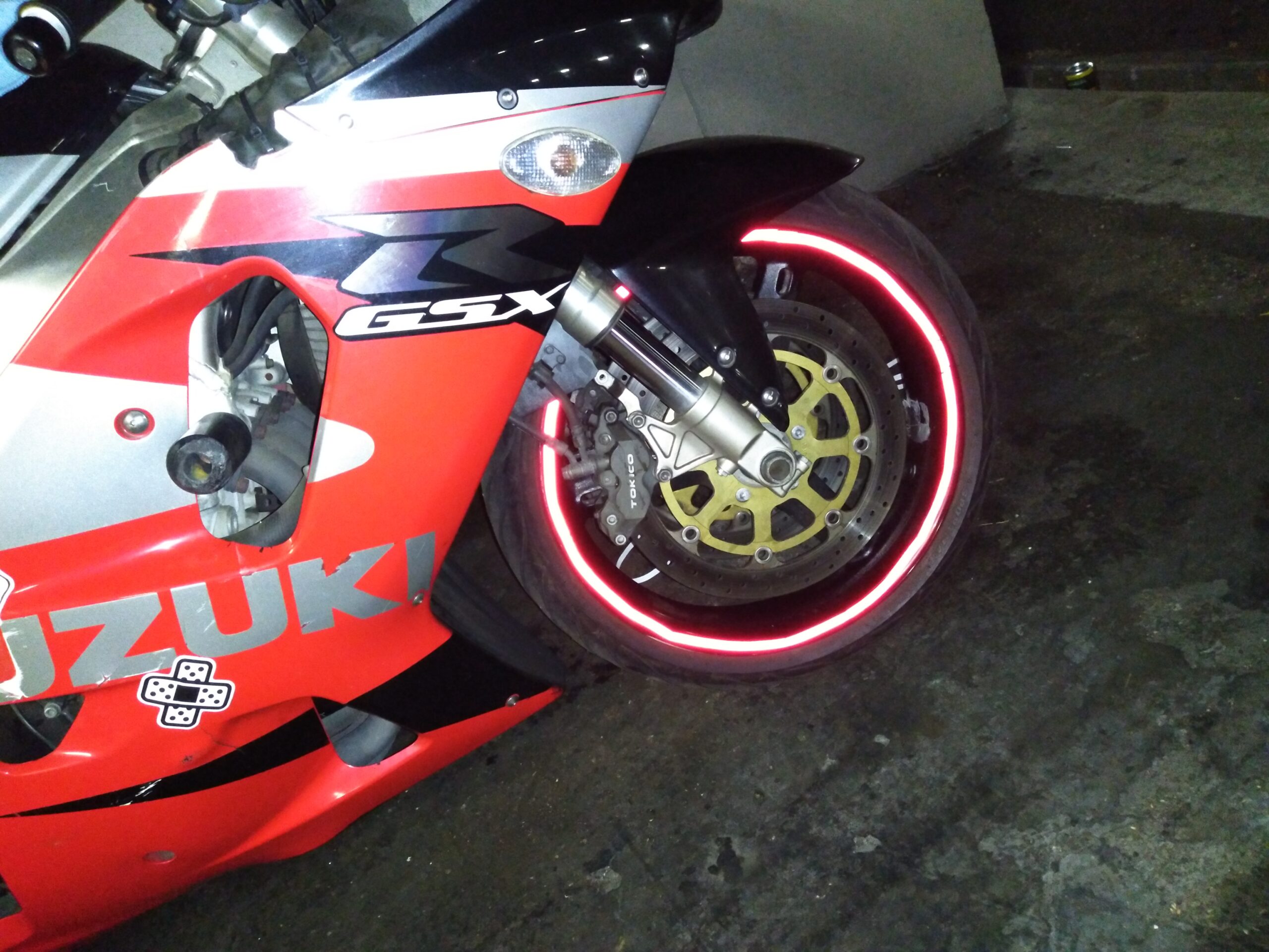Welly Die Cast Motorcycle Blue Suzuki GSX-R750, 1:18 Scale customer photo 1