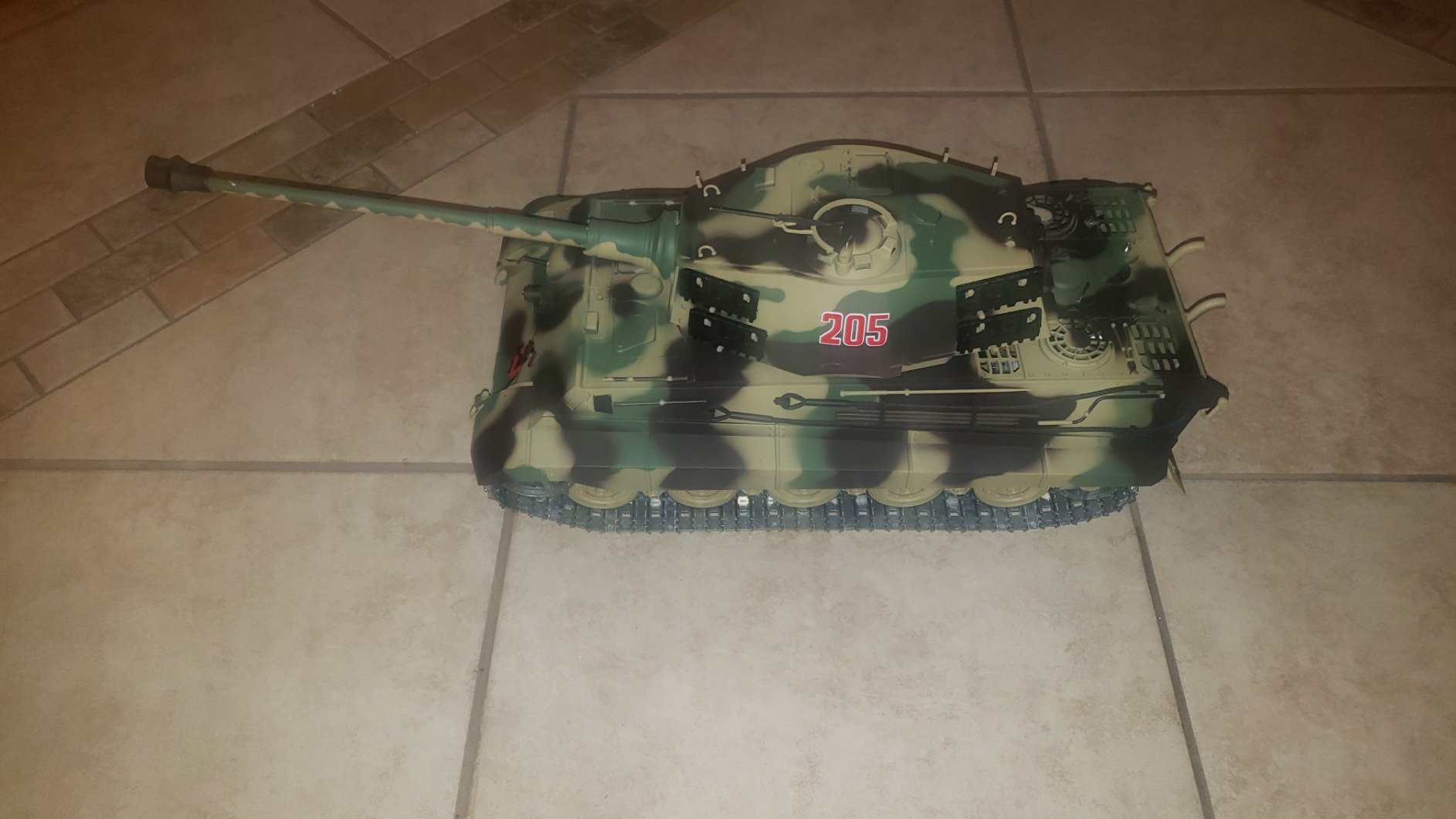 Modified Edition 1/16 2.4ghz Remote Control German King Tiger Henschel Tank Model(360-Degree Rotating Turret)(Steel Gear Gearbox)(3800mah Battery)(Metal Tracks &Sprocket Wheel & Idle Wheel) customer photo 2