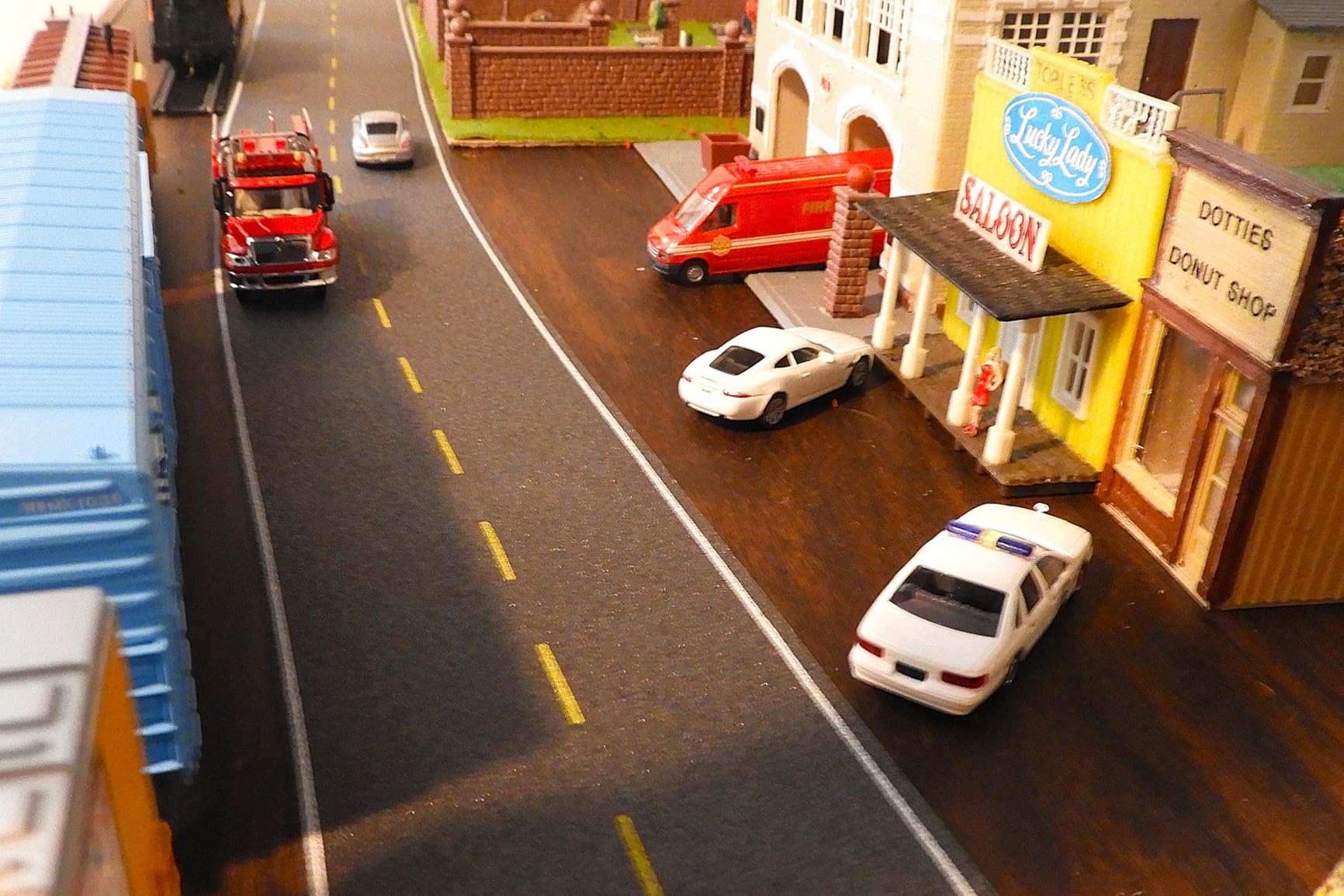 Walthers SceneMaster Flexible Self-Adhesive Paved Roadway-Vintage Highway (White Dashed Centerline, White Solid Edge Markings) 949-1250 HO Scale Model Railroad - Scenery Kit customer photo 1