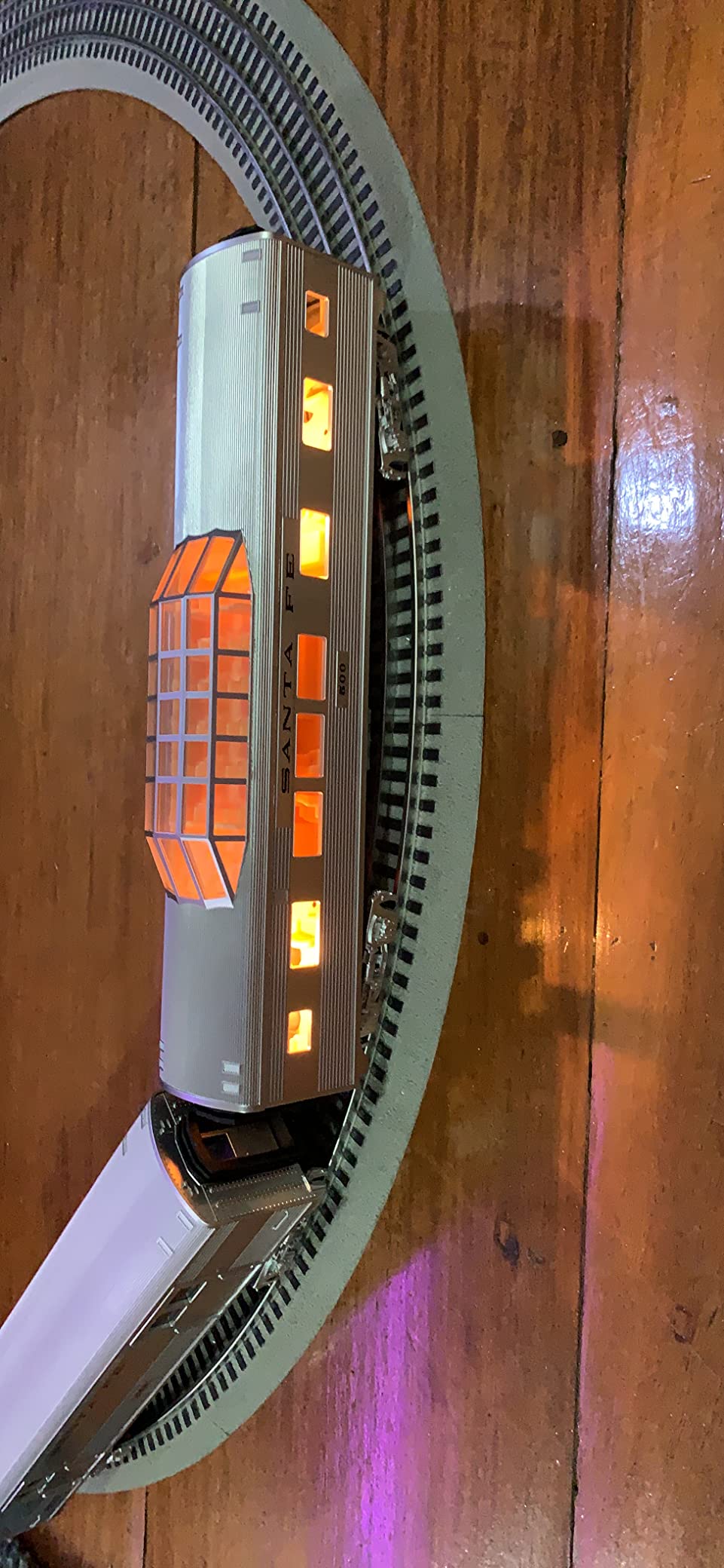 Lionel 684725 Santa Fe Add-On Vista Dome Car, O Gauge, Silver, Gray, Tan, black customer photo 1