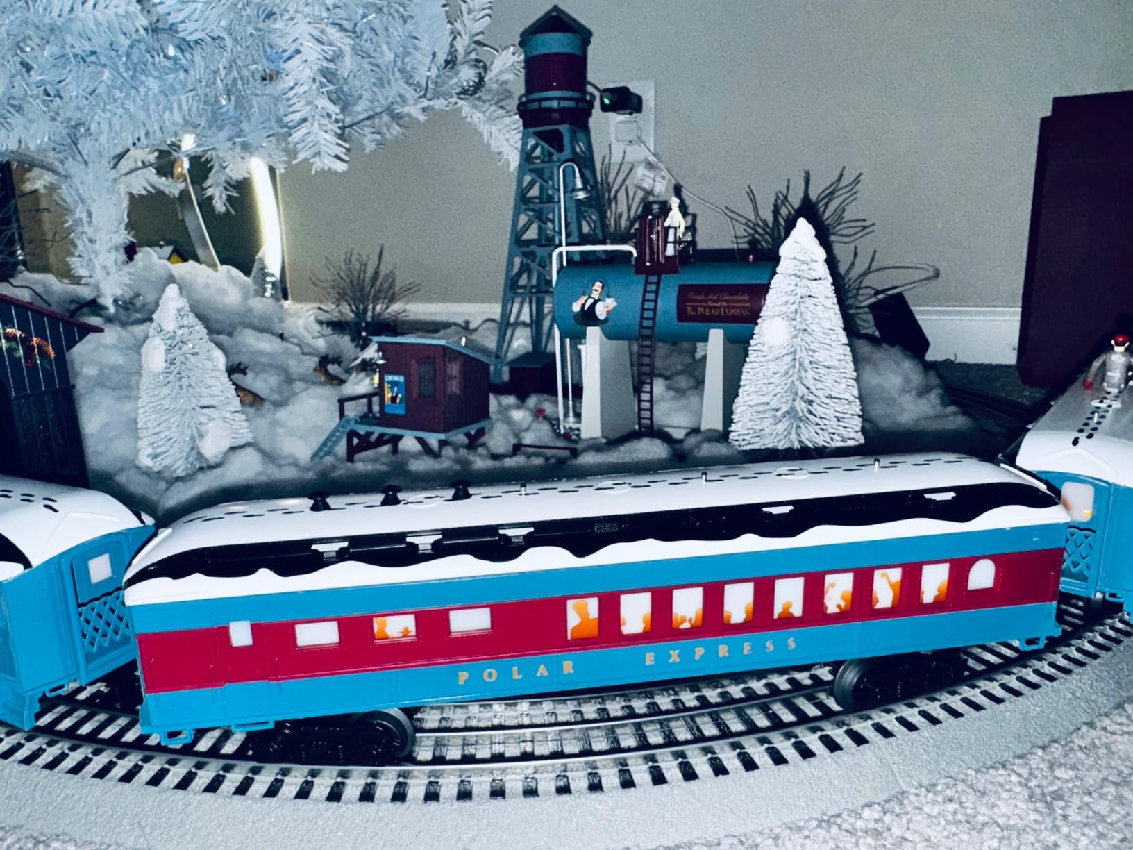 Lionel The Polar Express Disappearing Hobo Train Car, O Gauge Model Train Car with Illuminated Interior, Window Silhouettes, Operating Couplers, & Snow Detail, Ages 14+ customer photo 3