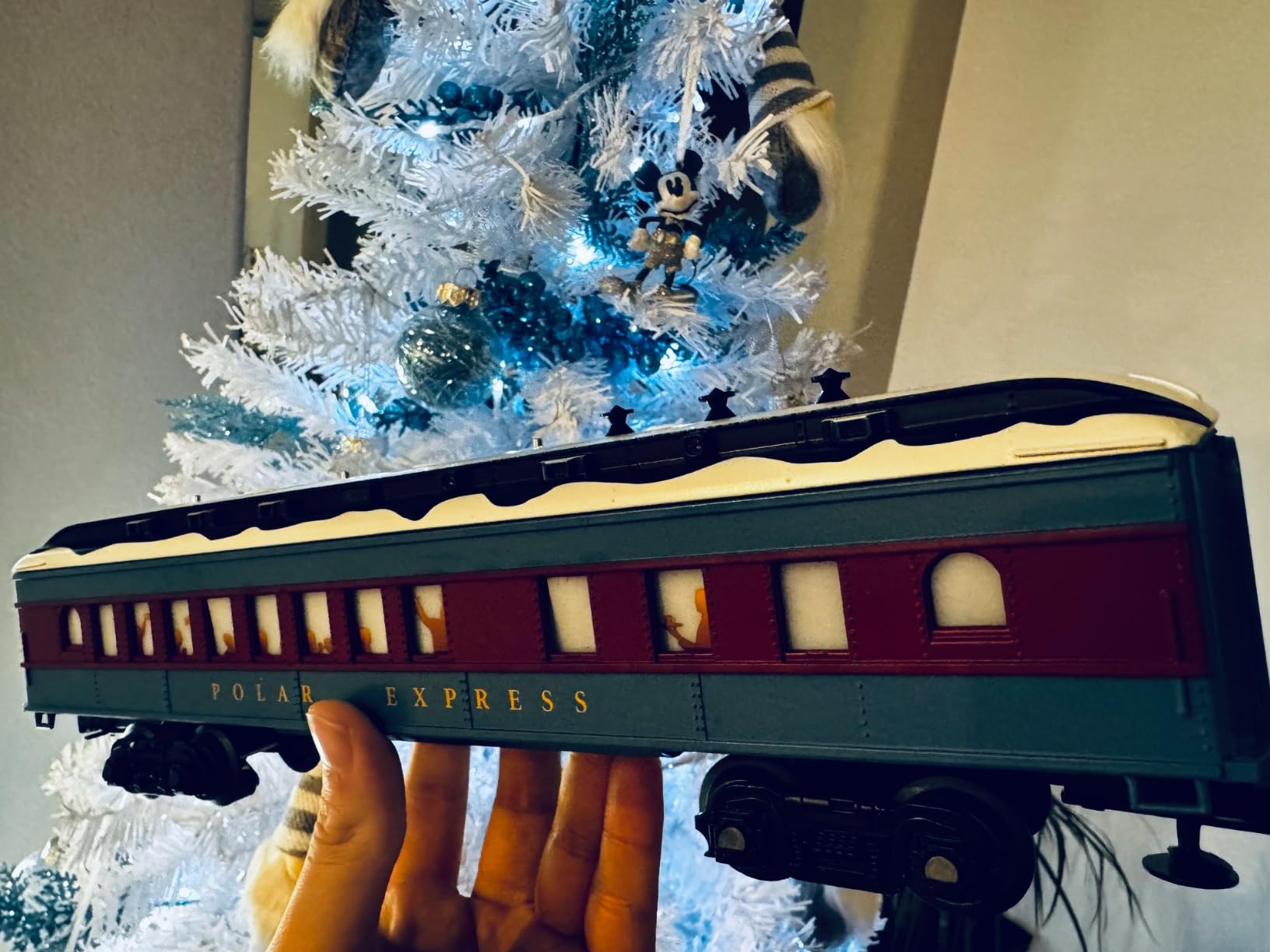 Lionel The Polar Express Disappearing Hobo Train Car, O Gauge Model Train Car with Illuminated Interior, Window Silhouettes, Operating Couplers, & Snow Detail, Ages 14+ customer photo 4