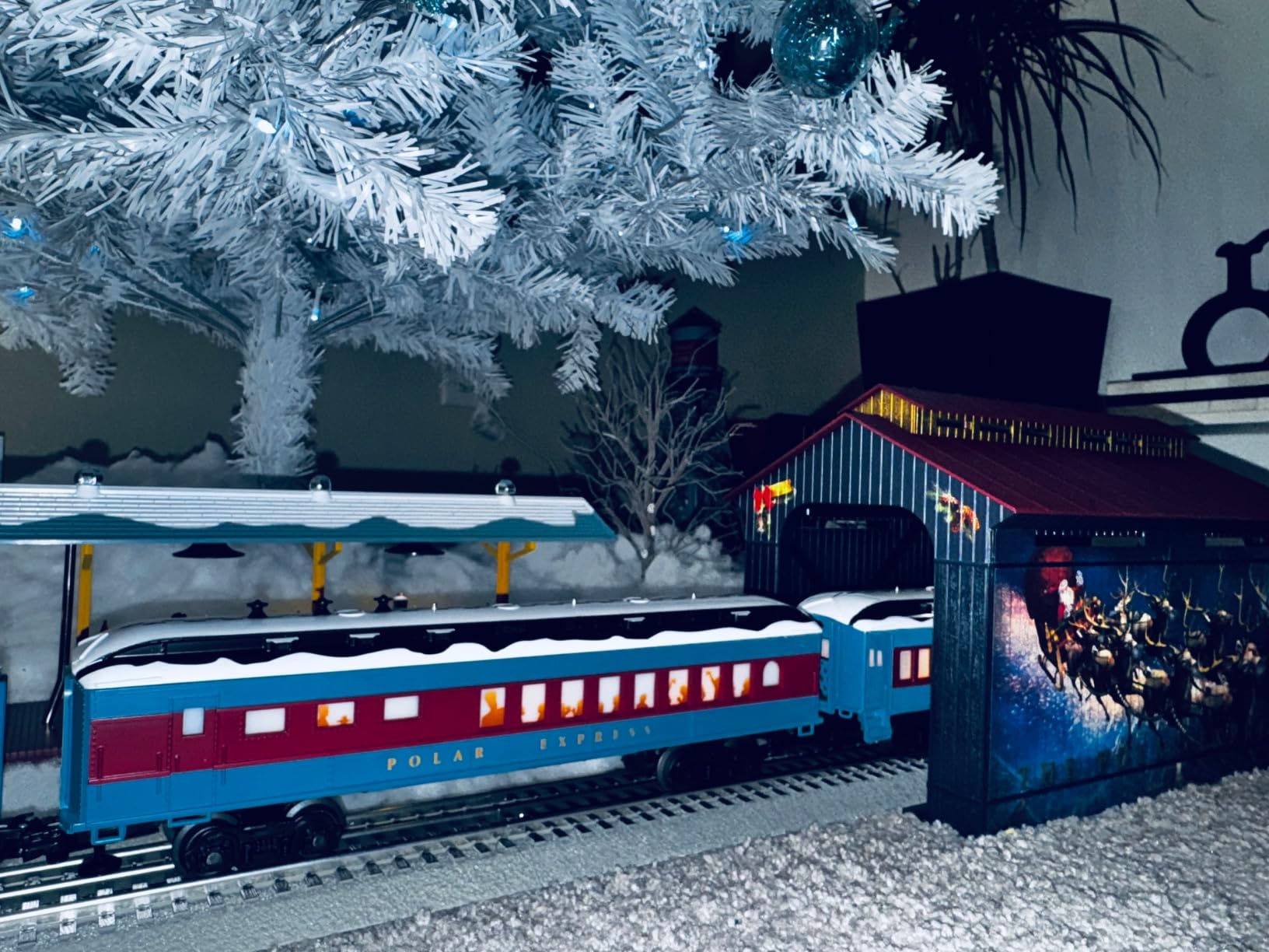 Lionel The Polar Express Disappearing Hobo Train Car, O Gauge Model Train Car with Illuminated Interior, Window Silhouettes, Operating Couplers, & Snow Detail, Ages 14+ customer photo 5