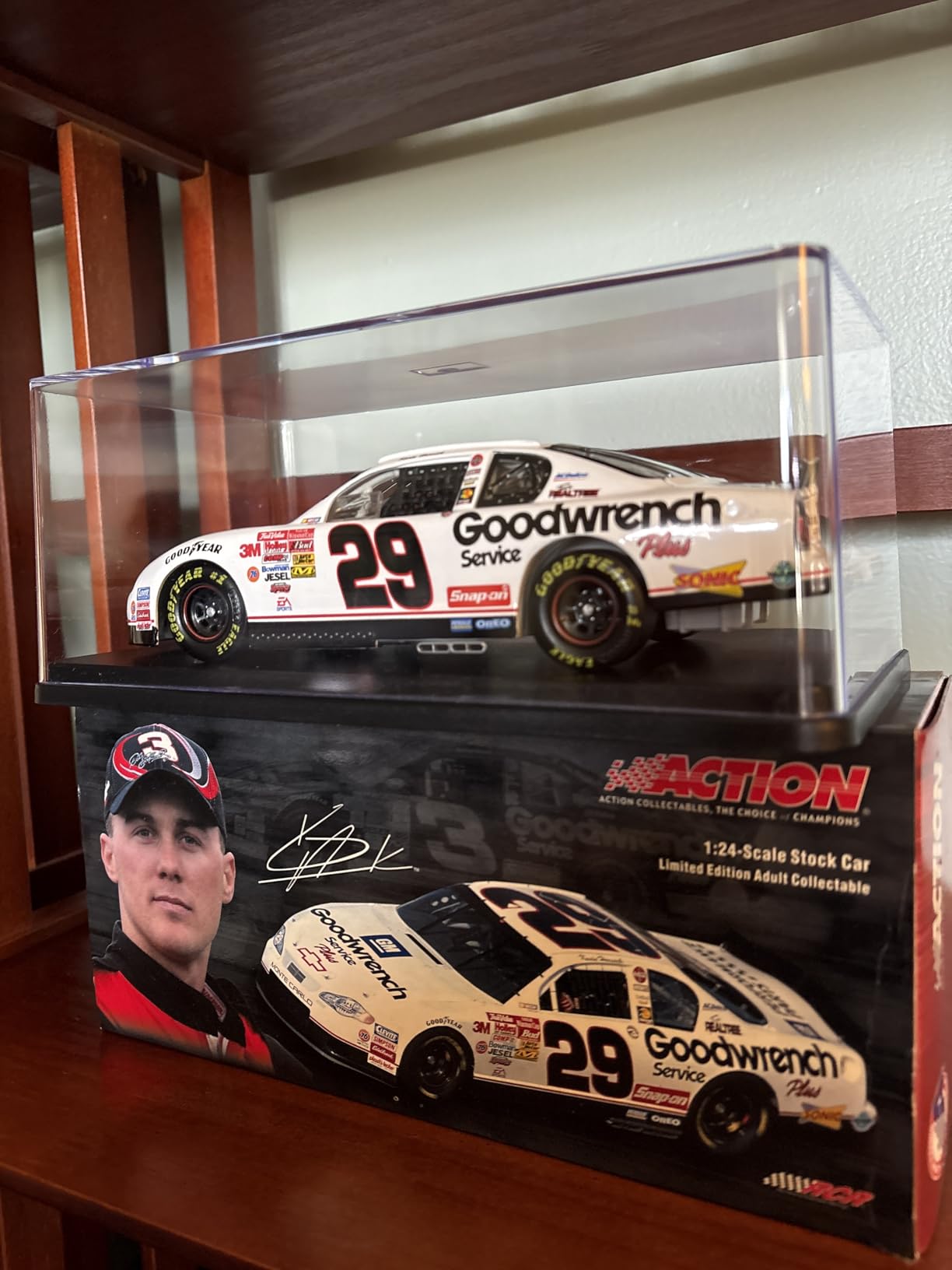 Greenlight Collectibles - 1:24 Acrylic Case with Plastic Base customer photo 1