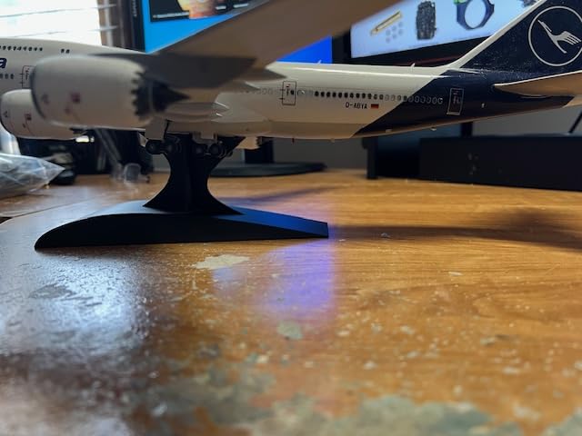 Revell 03891, Boeing 747-8 Lufthansa New Livery, 1:144 Plastic Scale Model customer photo 1