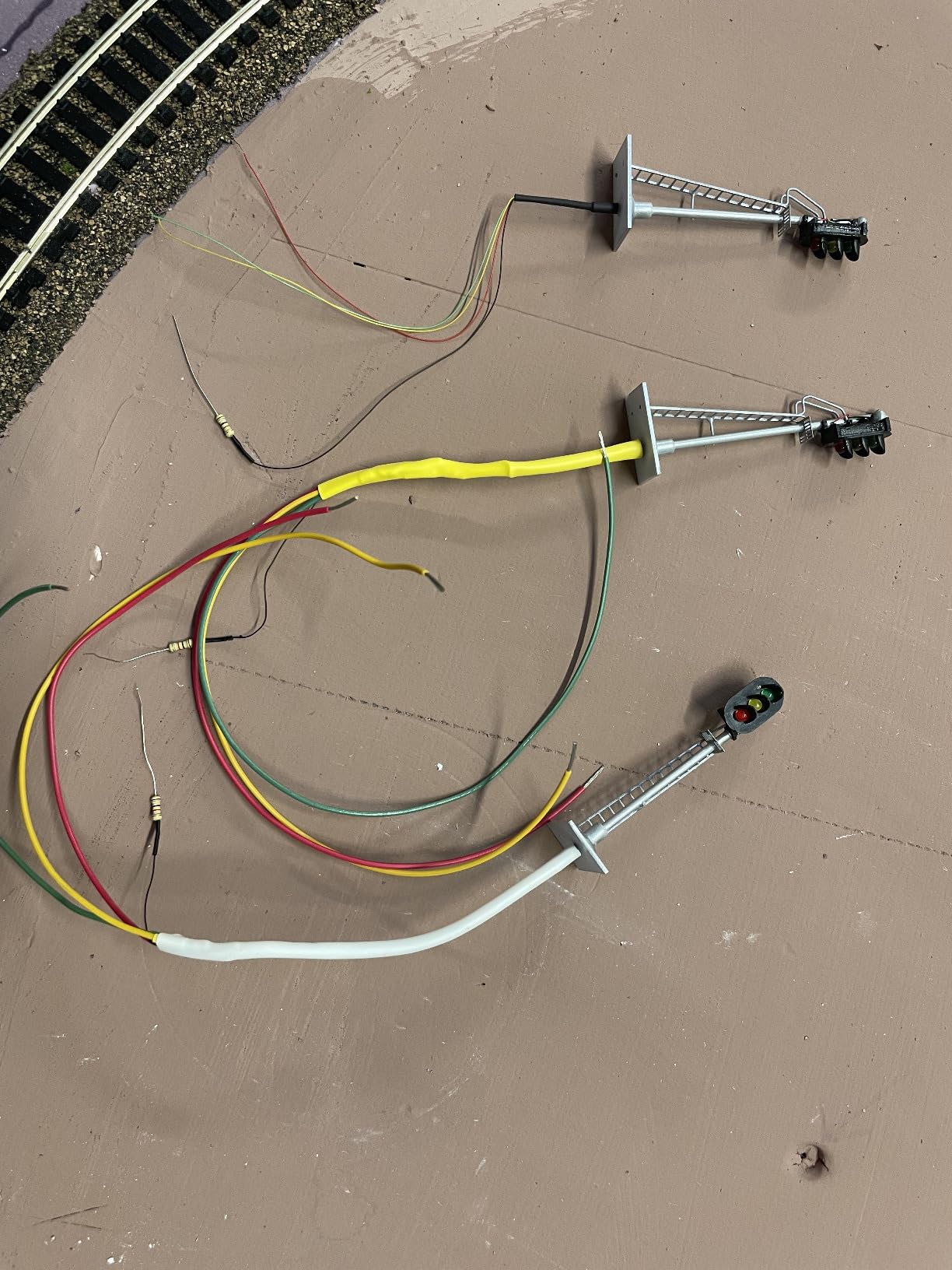 JTD873GYR 3PCS Model Railroad Train Signals 3-Lights Block Signal HO Scale 12V Green-Yellow-Red Traffic Lights for Train Layout customer photo 1