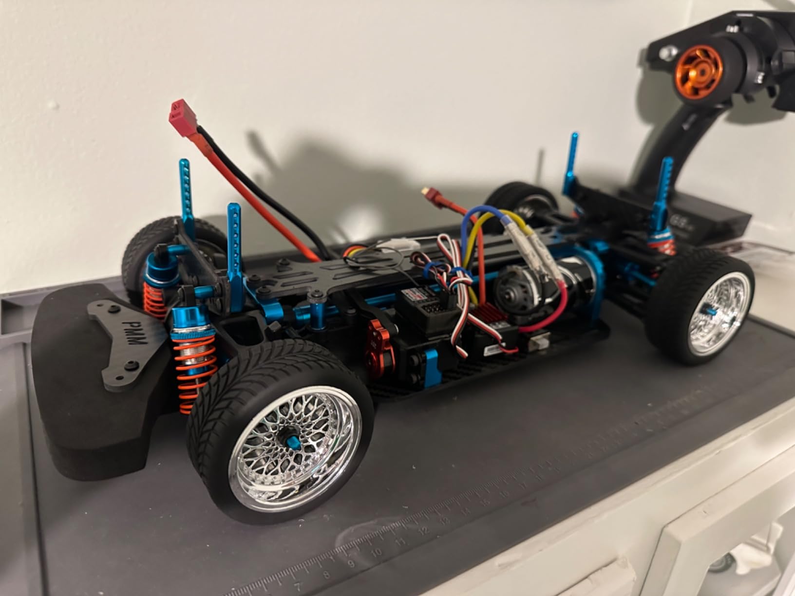 Radiolink R6FG 6 Channels 2.4GHz RC Receiver with Gyro, Surface Long Range Control RX for Vehicle Drifting/Crawler/Truck/Boat customer photo 1