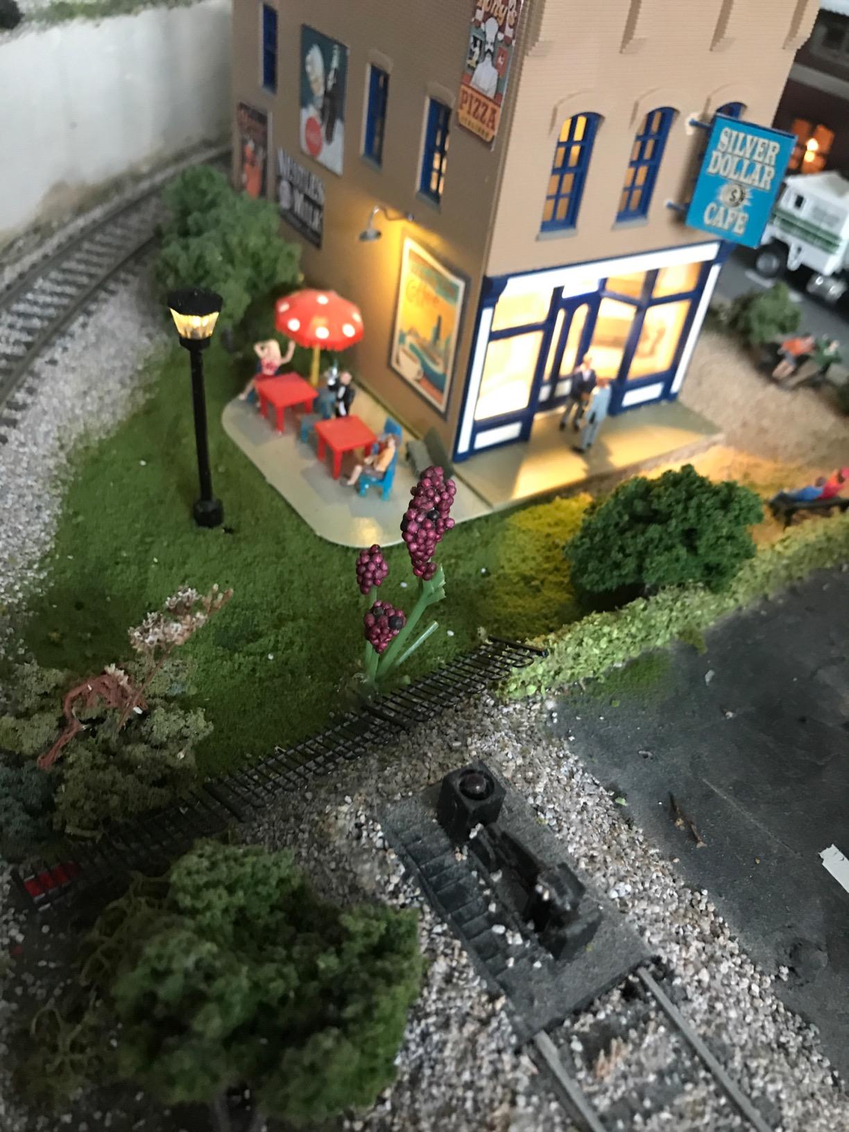 Evemodel LQS21 10PCS Model Railroad Train Lamp Posts Led 6.6cm or 2.6inch Street Light Lamps OO/HO Scale customer photo 2