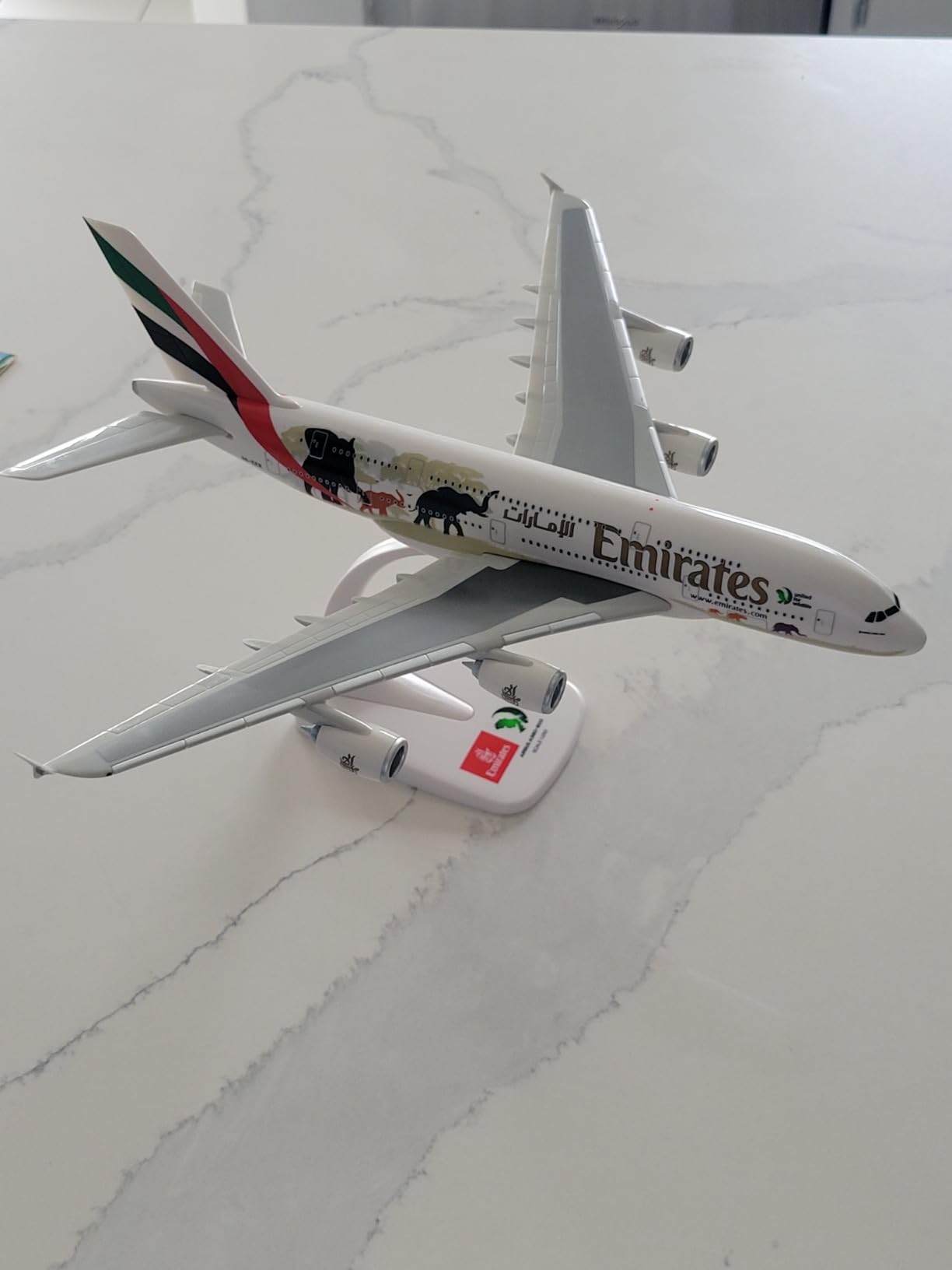Herpa Snap-Fit Model Airplane Airbus A380 Emirates United for Wildlife No.2, Airplane, Miniature in Scale 1:250, Collector's Item, Model with Stand, Plastic customer photo 1