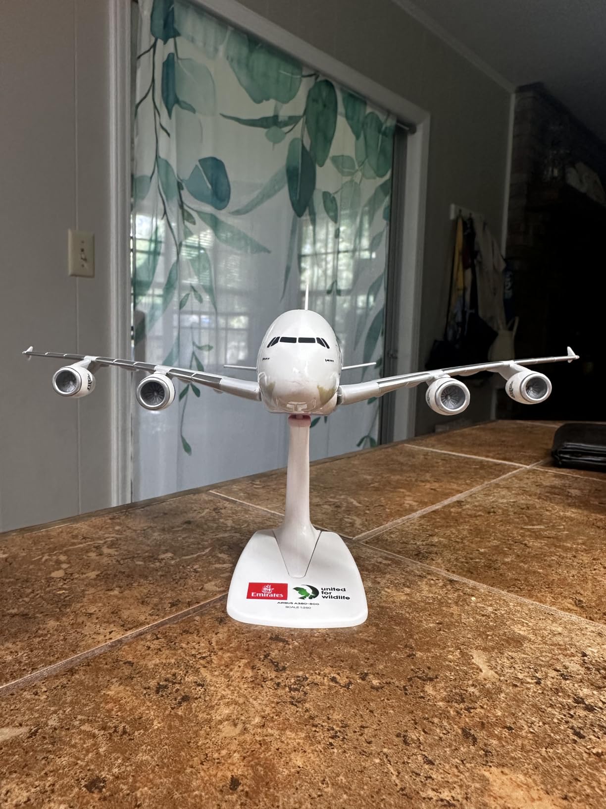 Herpa Snap-Fit Model Airplane Airbus A380 Emirates United for Wildlife No.2, Airplane, Miniature in Scale 1:250, Collector's Item, Model with Stand, Plastic customer photo 2