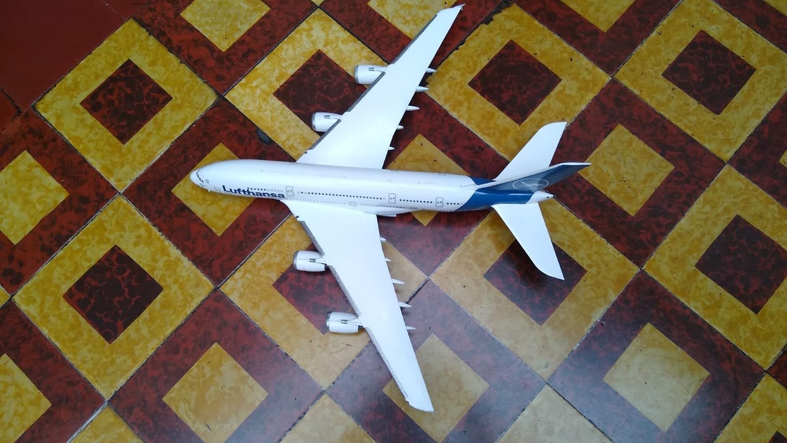 Revell GmbH Revell 03872 1:144 Airbus A380-800 Lufthansa New Livery Plastic Model Kit customer photo 1