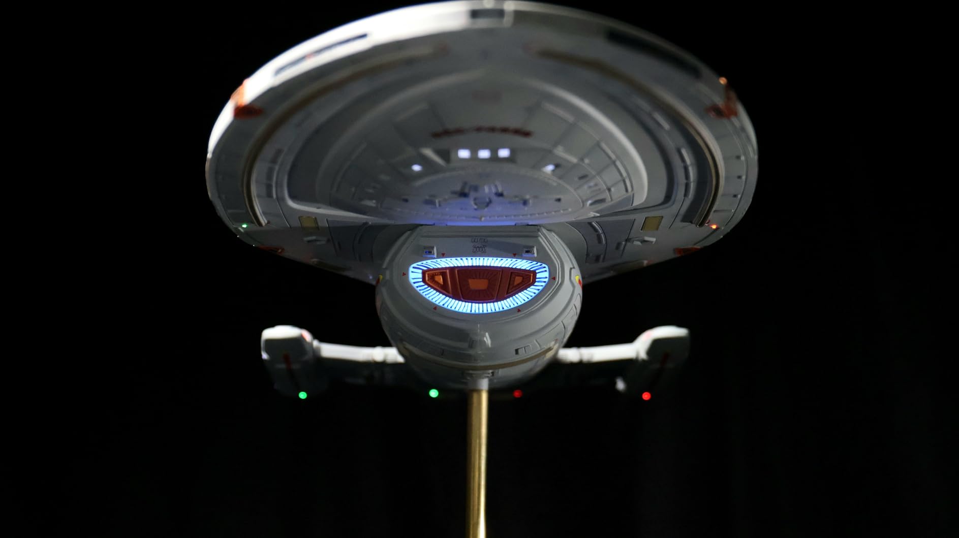 Revell 04992 U.S.S. Voyager 1:670 Scale Unbuilt/Unpainted Plastic Model Kit customer photo 2