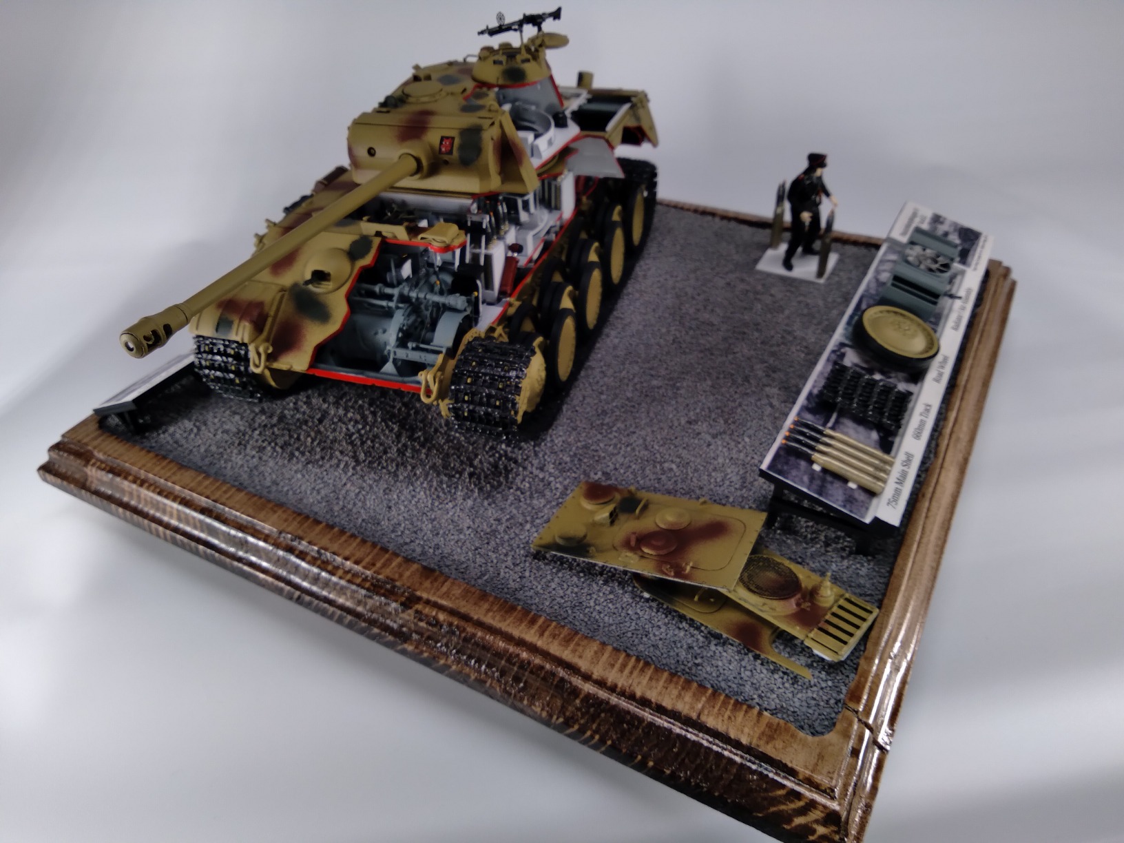 RFMRM5019 1:35 Rye Field Model Panther Ausf.G Sd.Kfz.171 with Full Interior/Workable Track Links/Cut Away Parts of Turret & Hull [Model Building KIT] customer photo 1