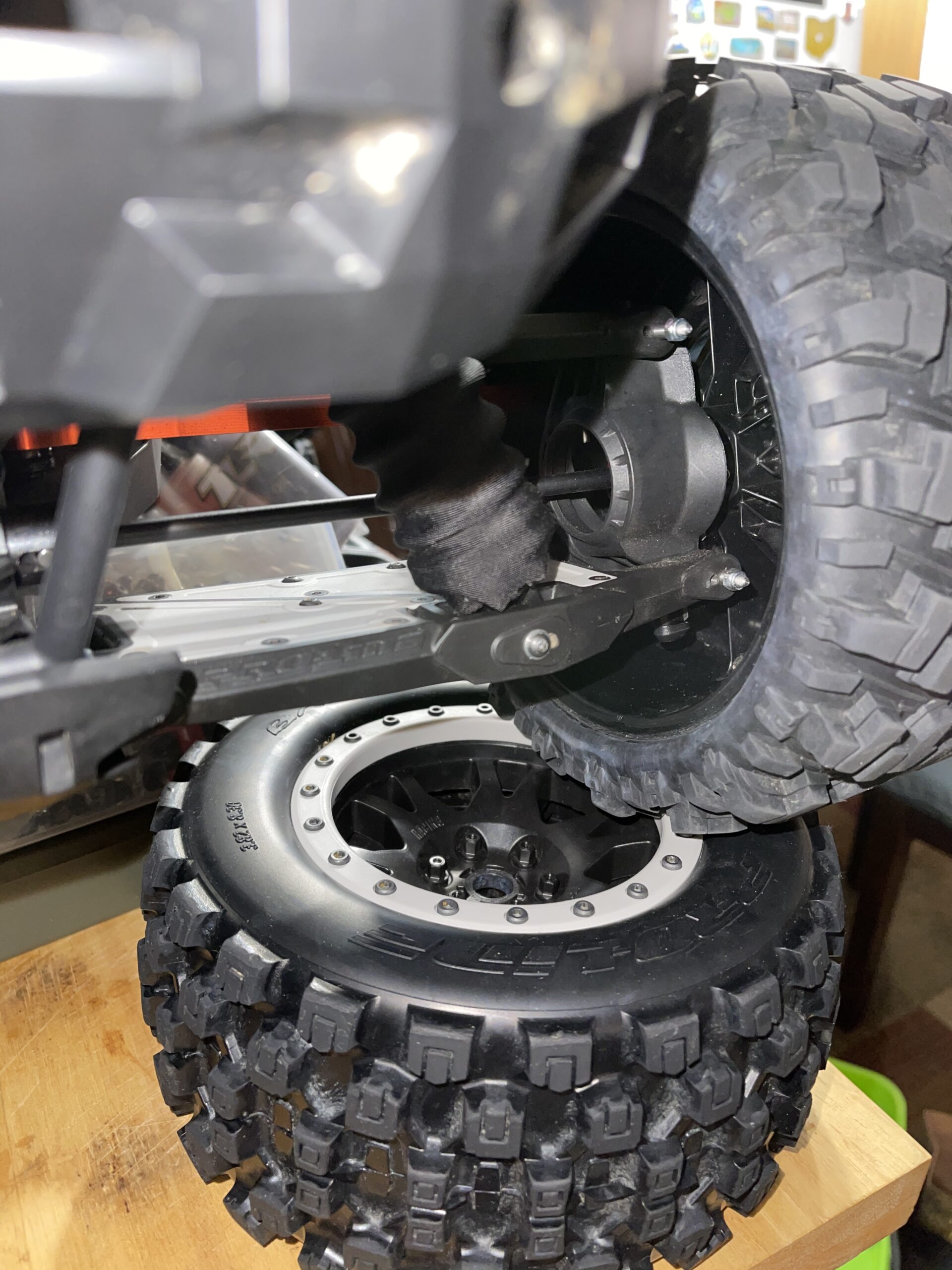 RPM 70510 Threaded Hinge Pins for The Traxxas X-Maxx customer photo 2