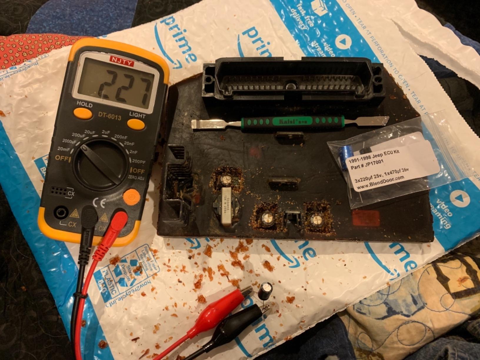 Swpeet 240Pcs 24 Kinds Different Electrolytic Capacitors Range 0.1uF-1000uF Assortment Kit, 10V/16V/25V/50V Aluminum Radial Electrolytic Capacitors for TV, LCD Monitor, Radio, Stereo, Game customer photo 1