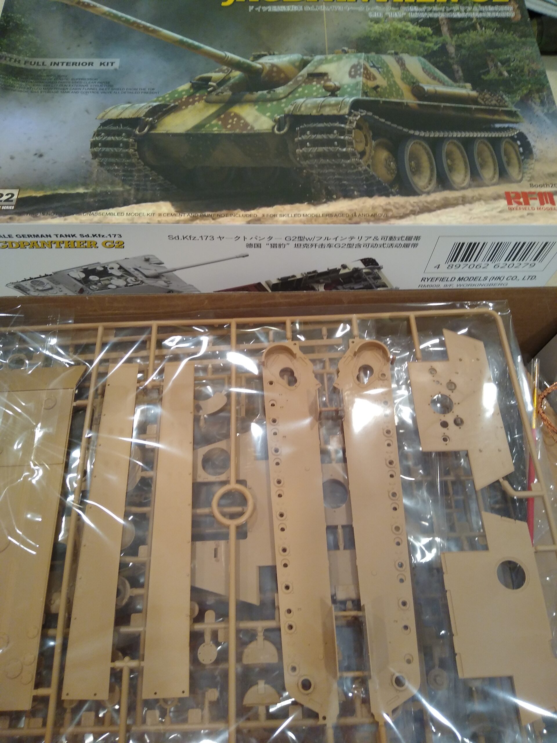 Rye Field Model 1/35 German Heavy Tank Destroyer Sd.Kfz.173 jagdpanther G2 Type Plastic Model RFM5022 customer photo 2