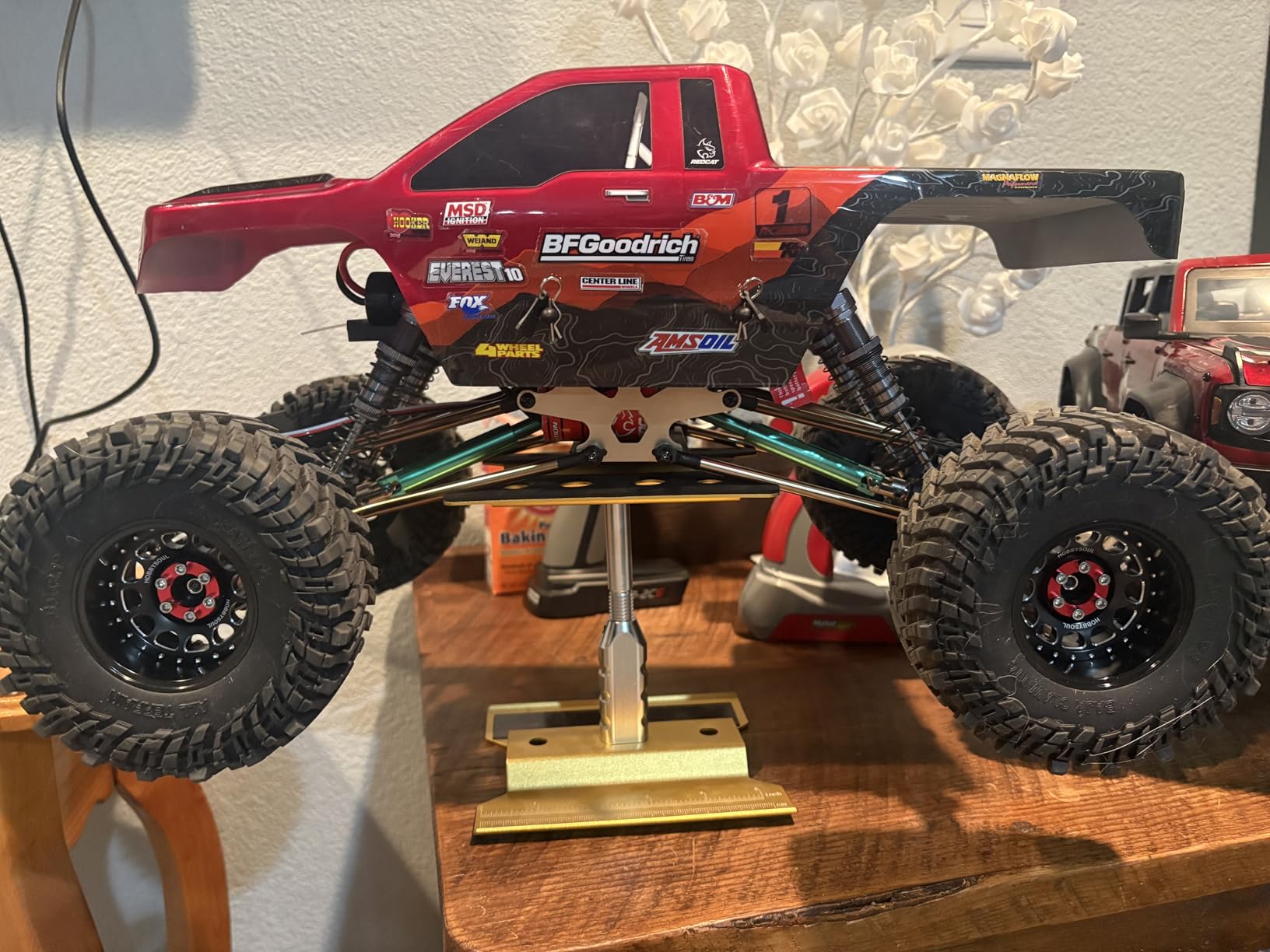 Everest-10 Electric Rock Crawler with Waterproof Electronics, 2.4Ghz Radio Control (1/10 Scale), Blue/Black customer photo 1