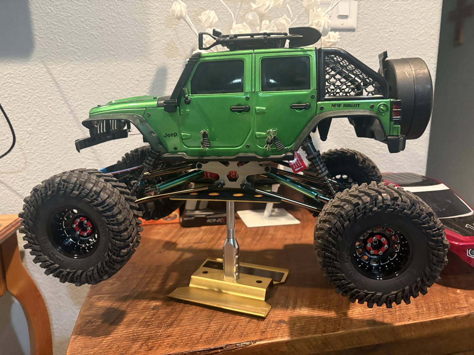 Everest-10 Electric Rock Crawler with Waterproof Electronics, 2.4Ghz Radio Control (1/10 Scale), Blue/Black customer photo 2