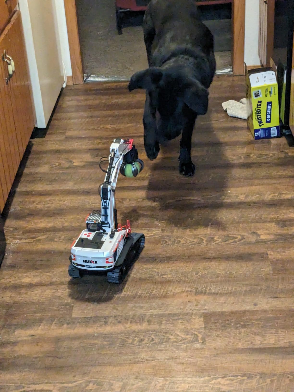 HUINA 1594 Metal RC 1:14 Excavator 28 Channel Digger Construction Vehicle Hobby Outdoor Gift Remote Control Tractor Crawler Toy Lights Sounds 4 attachments and 2 Rechargeable Batteries - 2026 Model customer photo 2