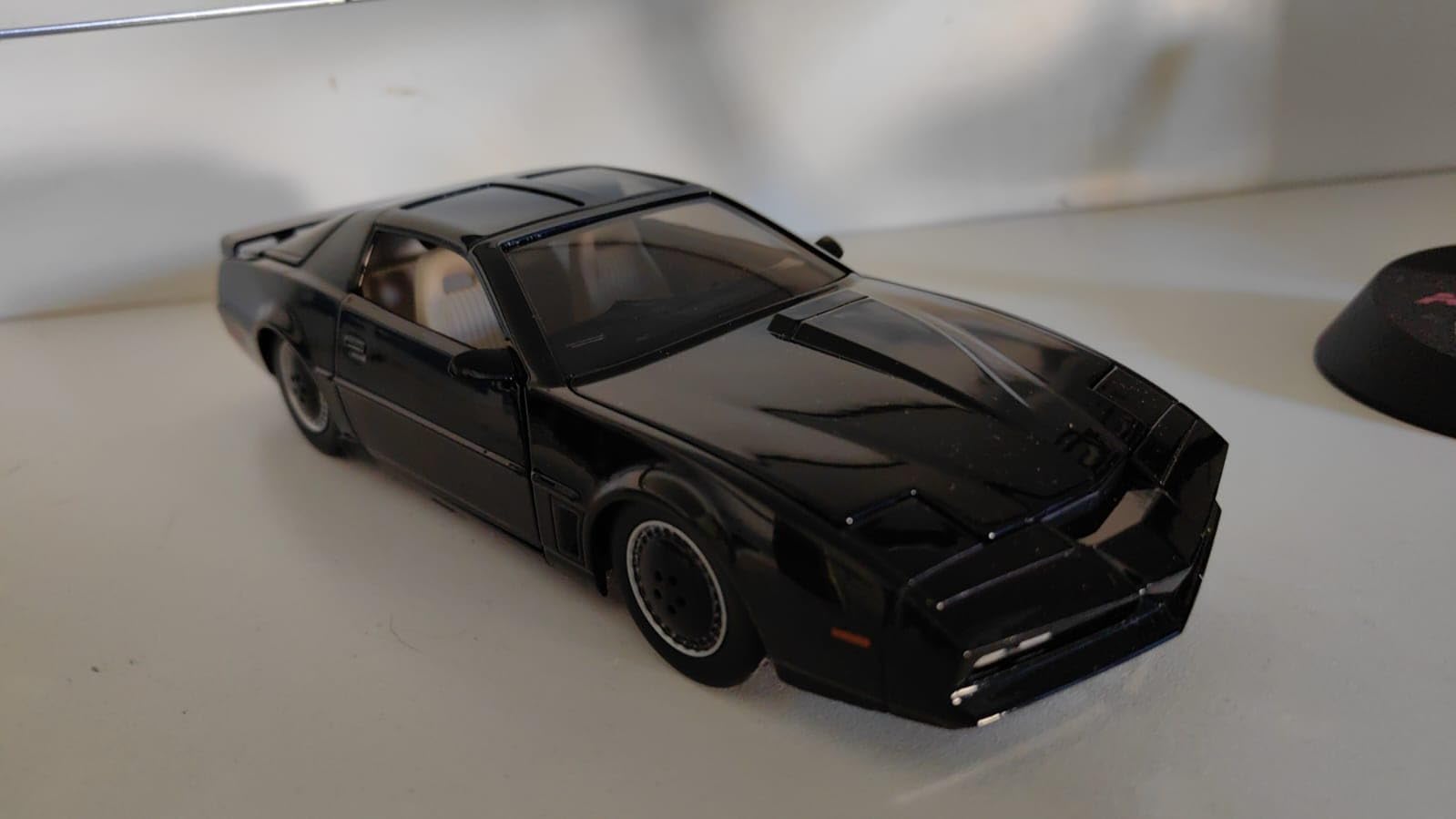 Jada Knight Rider K.I.T.T. 1982 Pontiac Firebird DIE-CAST Car with Light Up Feature, 1:24 Scale Vehicle, Black customer photo 1