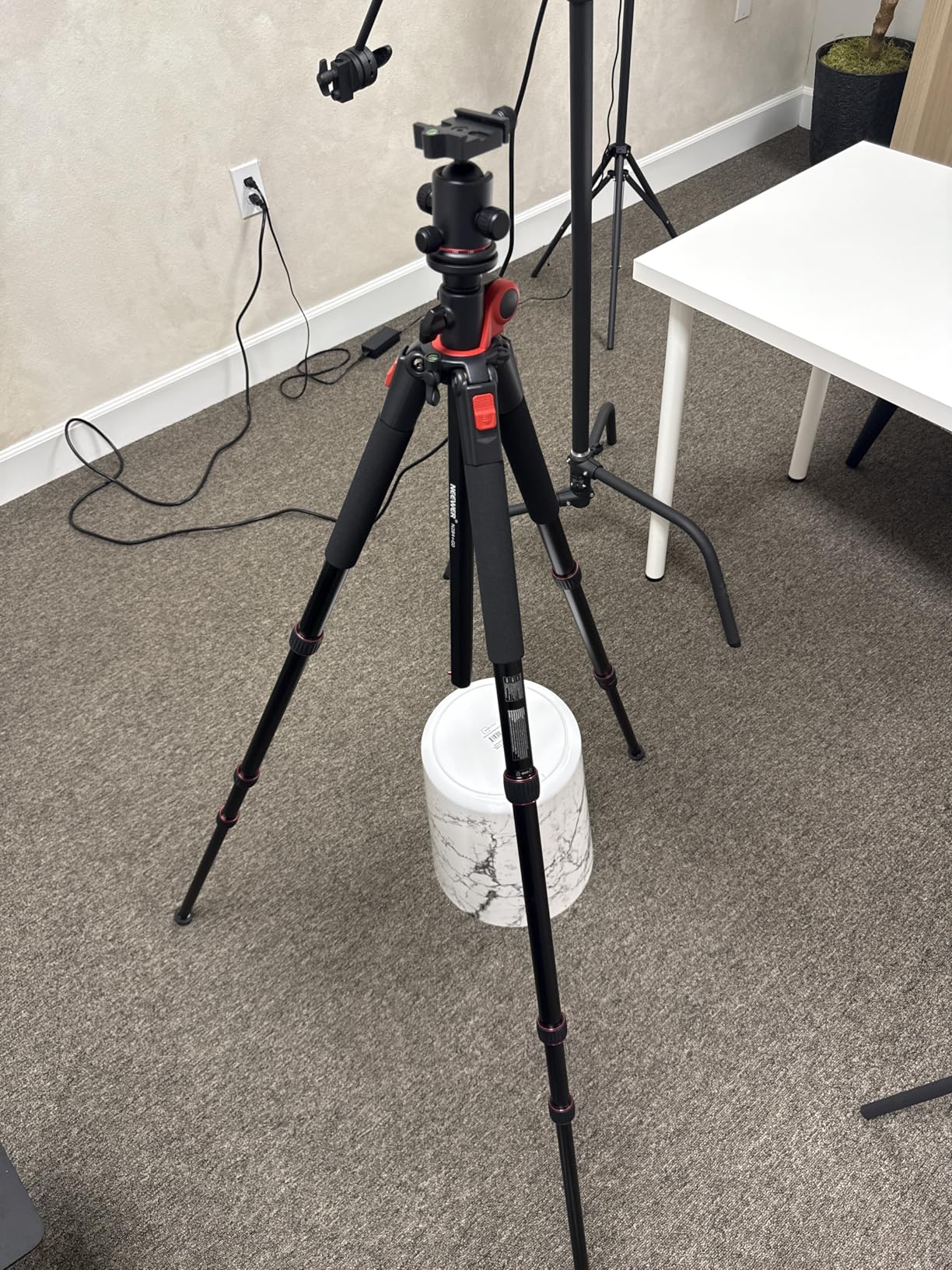 NEEWER 72 inch Camera Tripod Monopod with Center Column and Ball Head Aluminum, Arca Type QR Plate, Bag, Horizontal Tripod Overhead Camera Mount for DSLR Camera, Video Camcorder, Max Load: 33lb customer photo 1
