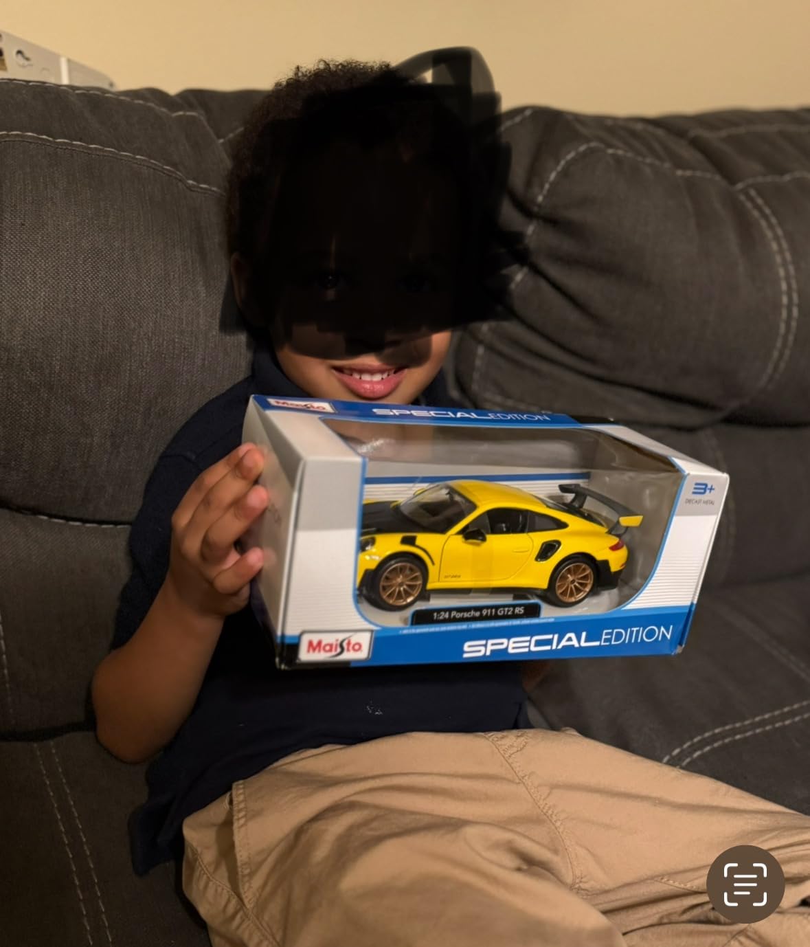 Maisto 1:24 Scale Special Edition 2018 Porsche 911 GT2 RS Diecast Vehicle - Yellow/Black customer photo 1