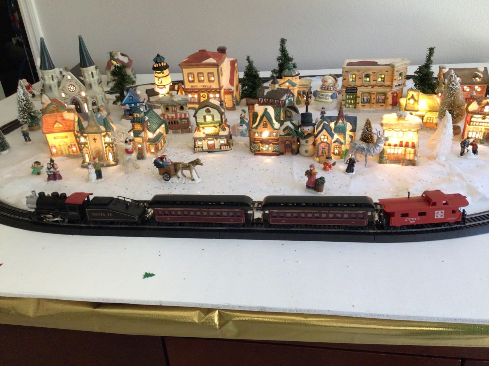 Old-Time Coach Car with Round End Clerestory Roof - Santa FE - HO Scale customer photo 1