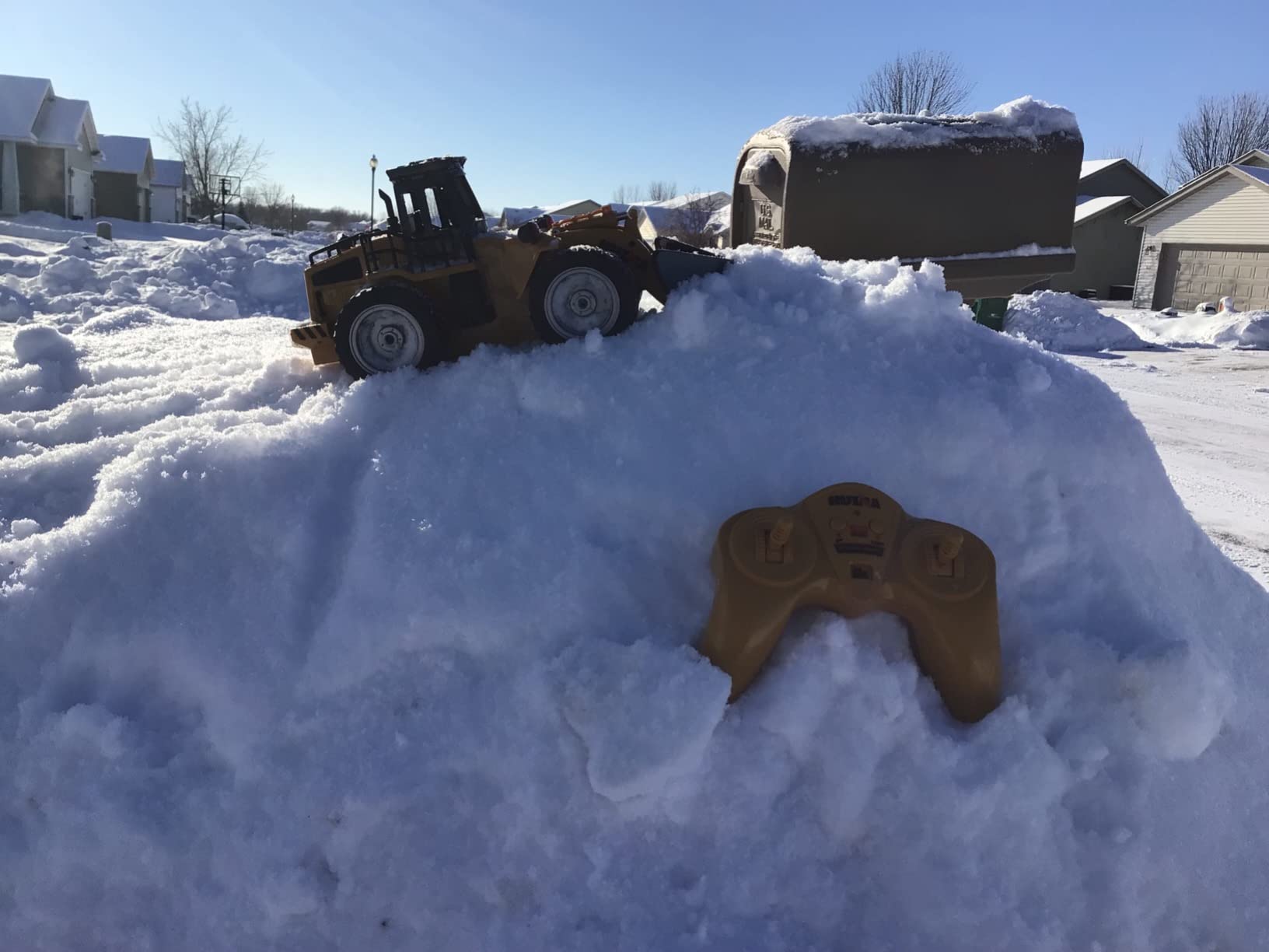 fisca RC Truck Remote Control Snow Plow 6 Channel 2.4G Alloy Snow Sweeper Vehicle 4WD Tractor Toy with Lights for Kids customer photo 2