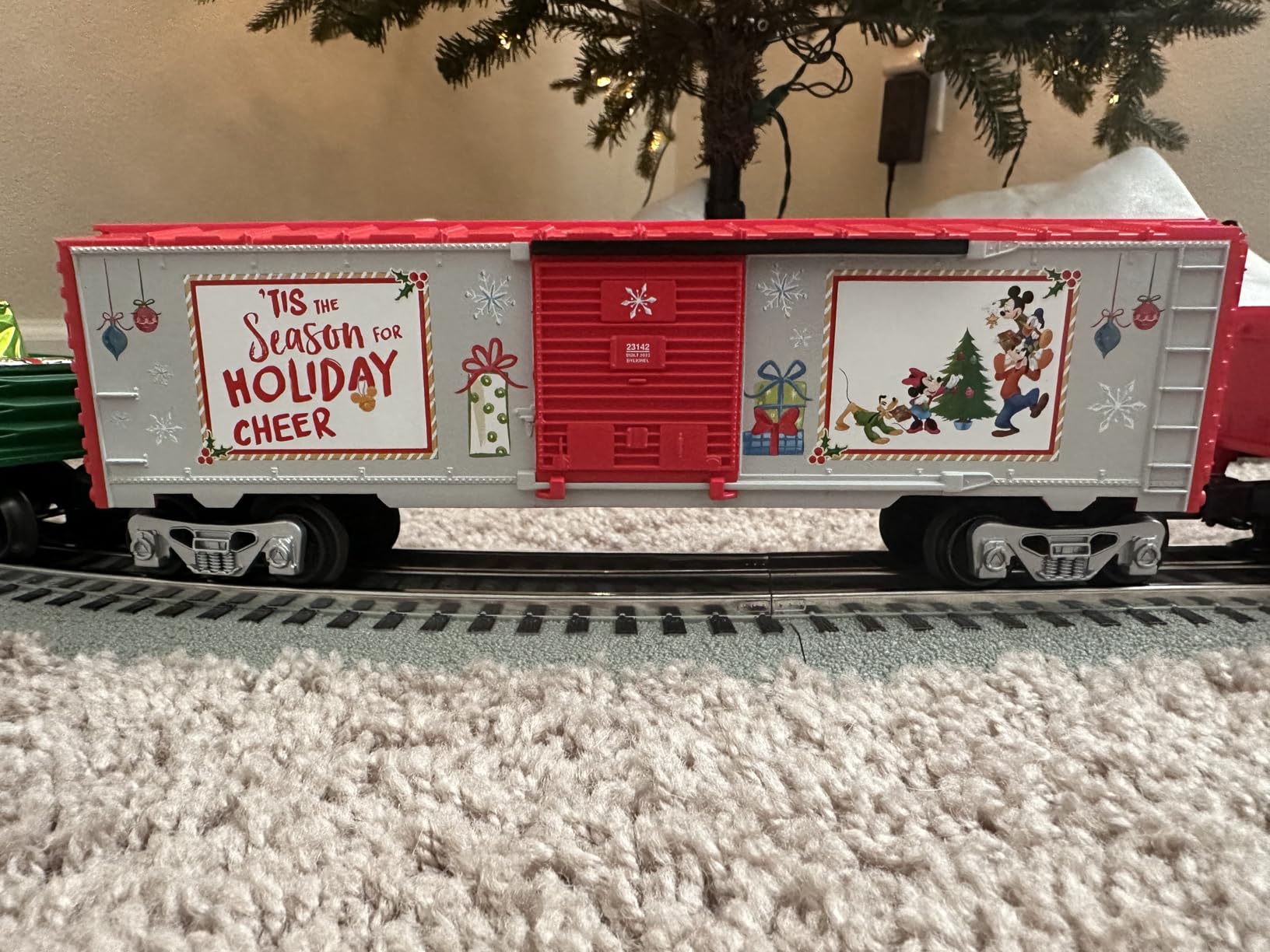 Lionel Disney Christmas LionChief 0-8-0 Set with Bluetooth Capability, Electric O Gauge Model Train Set with Remote customer photo 3