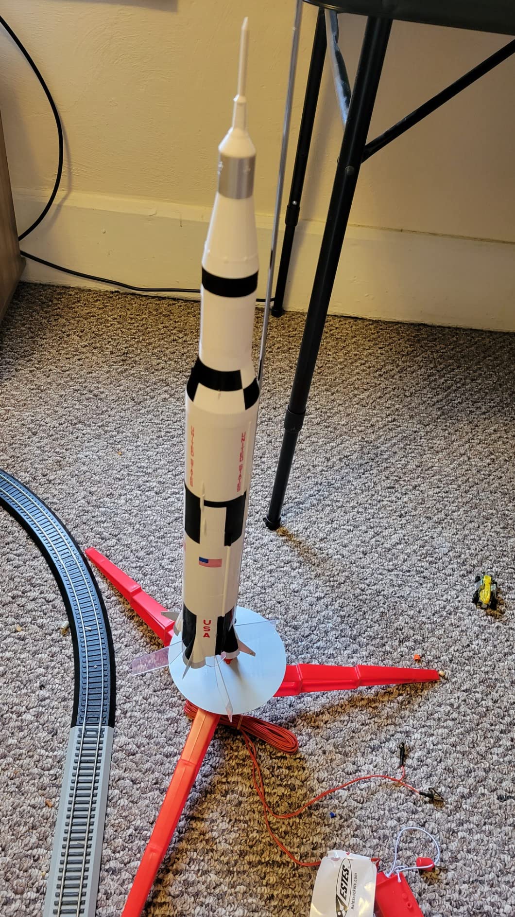 Estes Saturn V 1:200 Scale Flying Model Rocket Kit customer photo 2