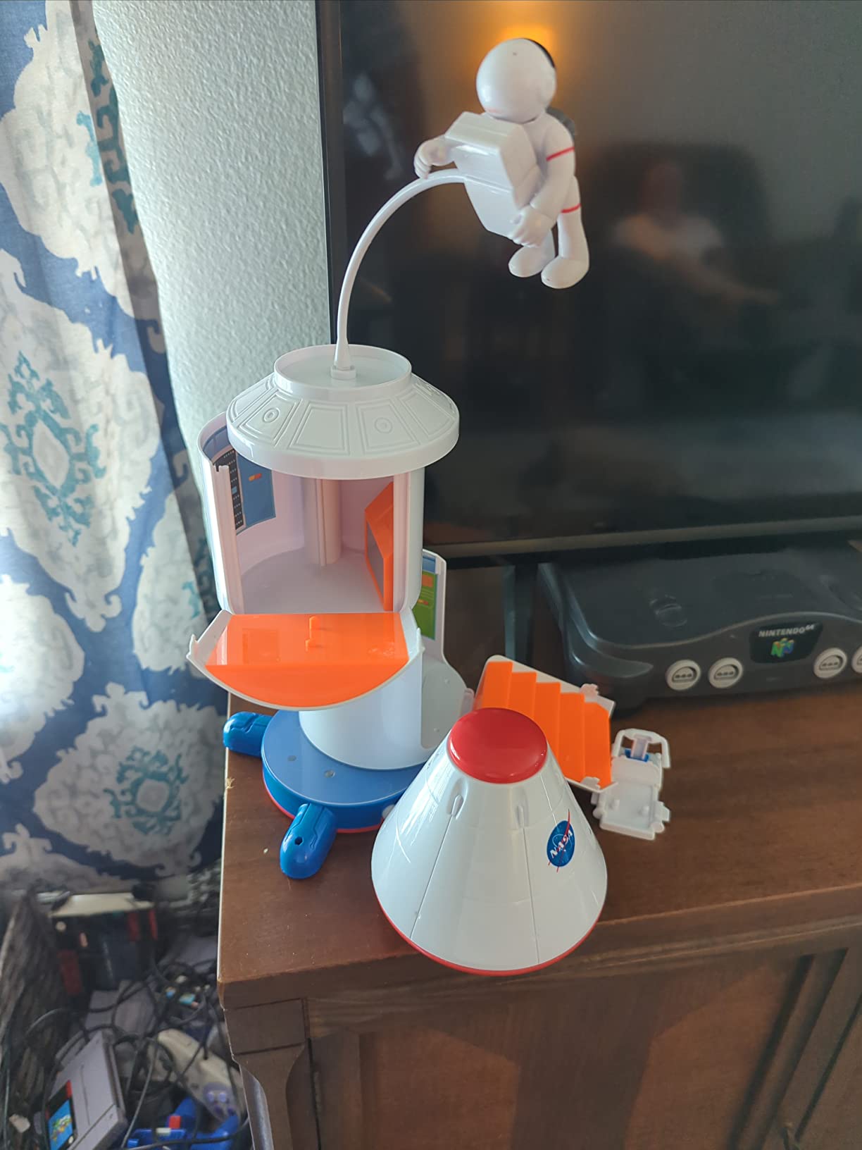 Daron Space Station with Lights & Sounds, Swiveling Compartments, Space Hover, Astronaut Figurine, Space Shuttle - Space Adventure Series, Ages 3+ customer photo 2