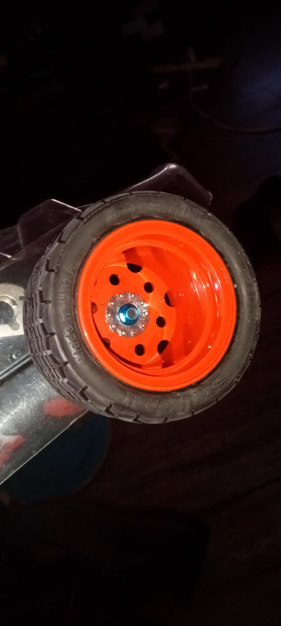 8PCS Flange M4 Lock Nuts Serrated Nylon Self-Tightening Aluminum M4 Wheel Hardware for Axial HPI TLR ECX Model RC Car Vehicles Upgraded Replacement Parts (Red) customer photo 2